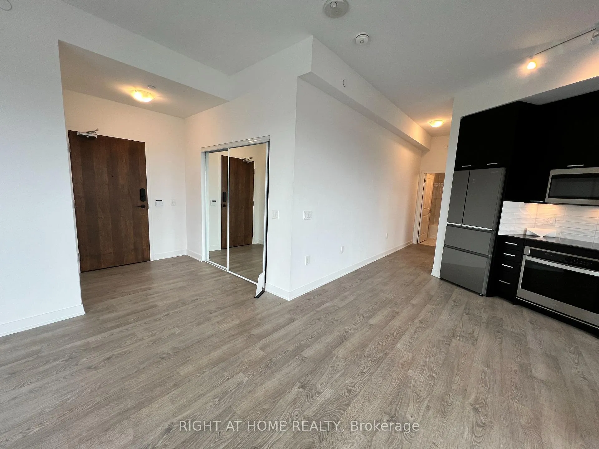 Photo 3 of 120 Eagle Rock Way, Vaughan, Rural Vaughan — HOMEH