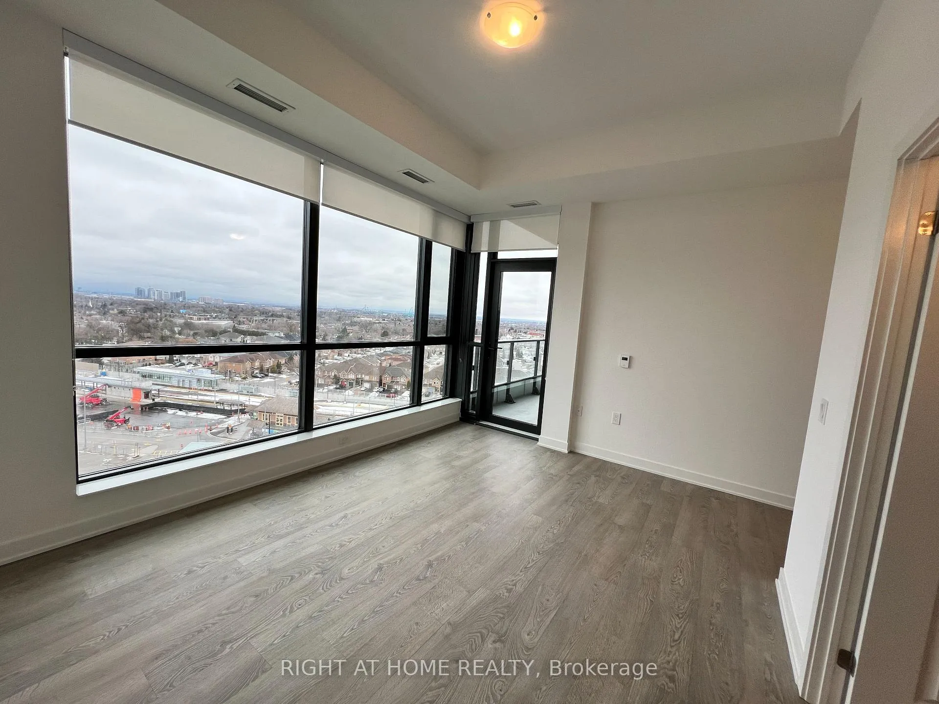 Photo 6 of 120 Eagle Rock Way, Vaughan, Rural Vaughan — HOMEH