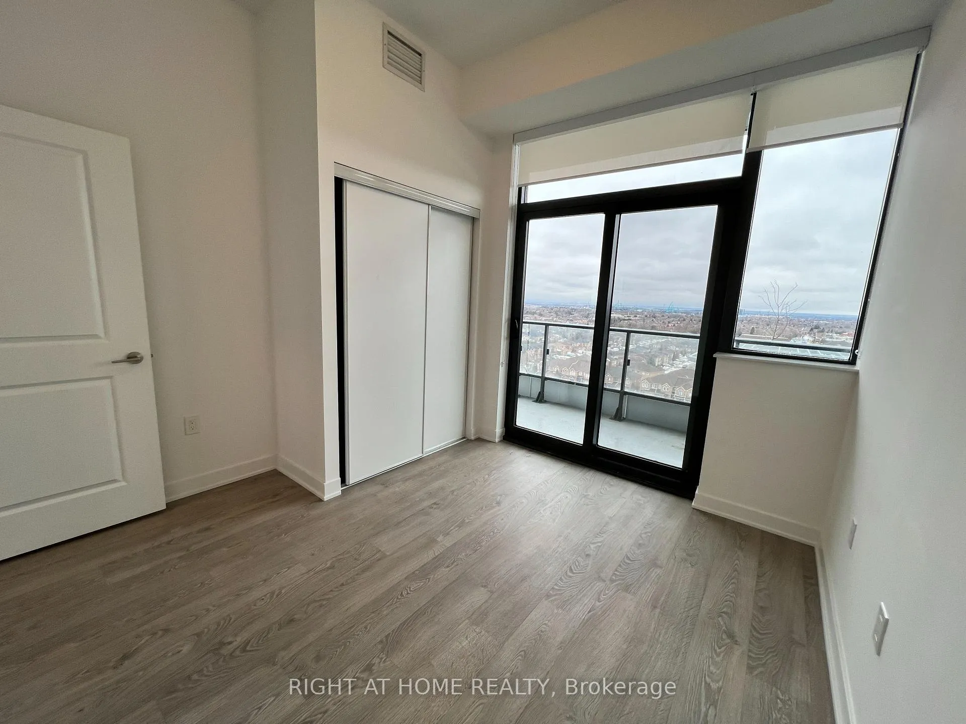 Photo 10 of 120 Eagle Rock Way, Vaughan, Rural Vaughan — HOMEH