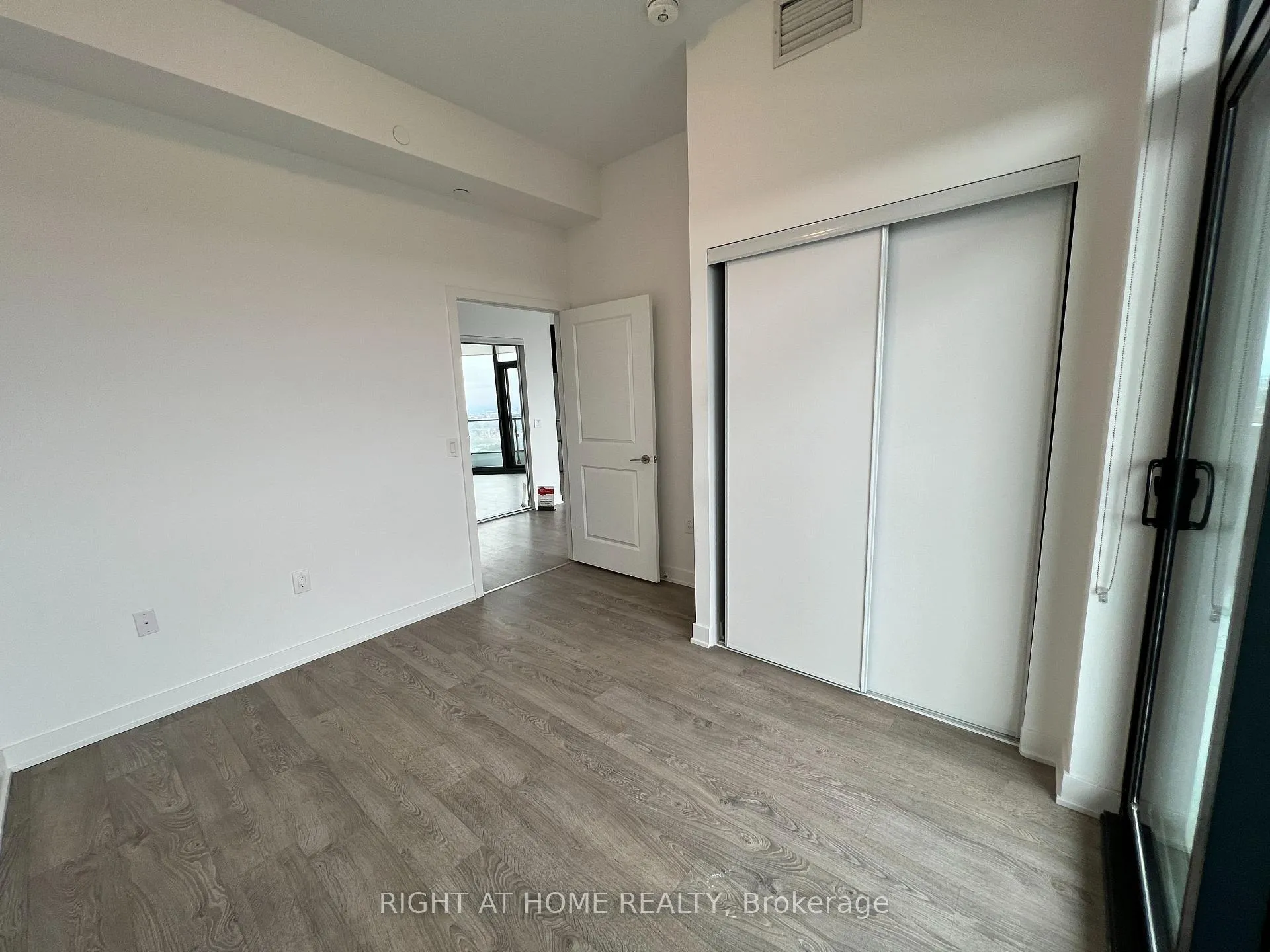 Photo 11 of 120 Eagle Rock Way, Vaughan, Rural Vaughan — HOMEH