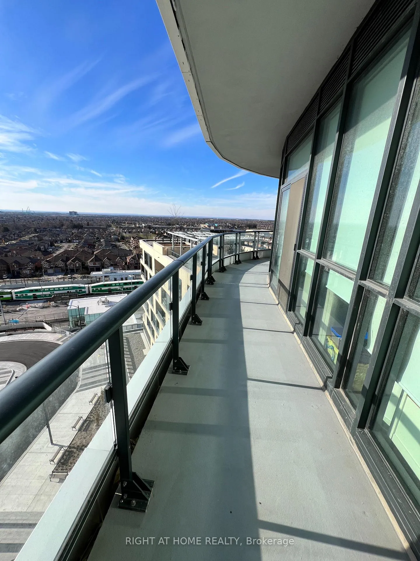 Photo 15 of 120 Eagle Rock Way, Vaughan, Rural Vaughan — HOMEH