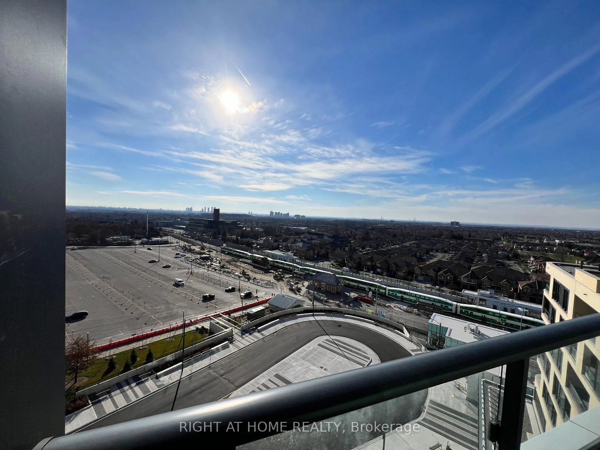 Photo 16 of 120 Eagle Rock Way, Vaughan, Rural Vaughan — HOMEH