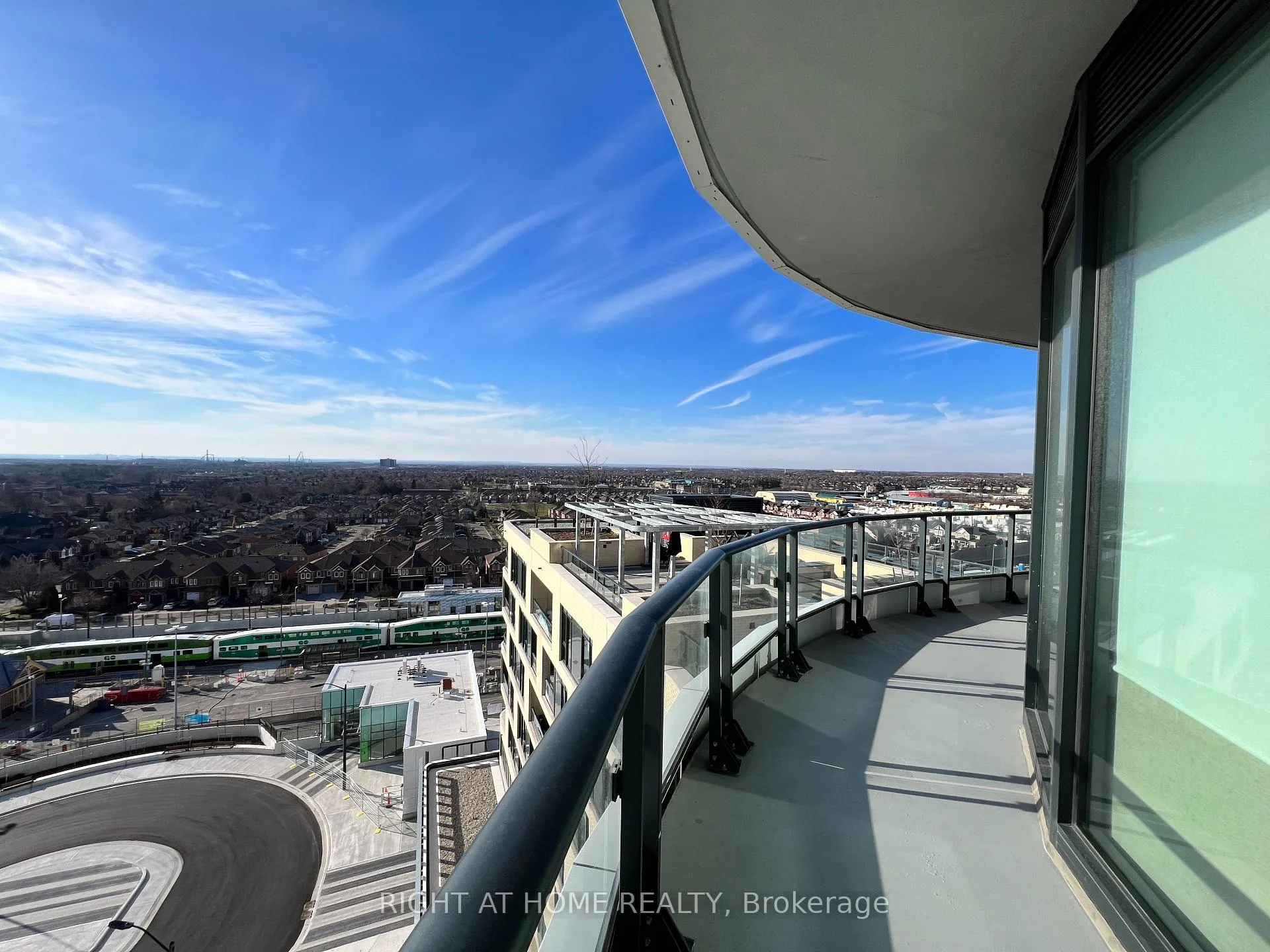 Photo 17 of 120 Eagle Rock Way, Vaughan, Rural Vaughan — HOMEH