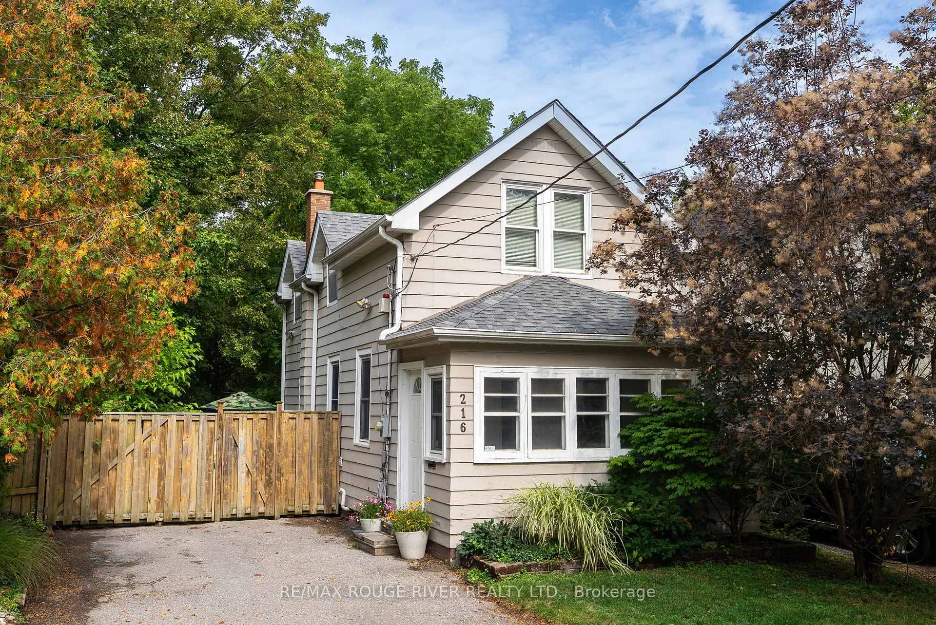 Front of 216 Burns Street W