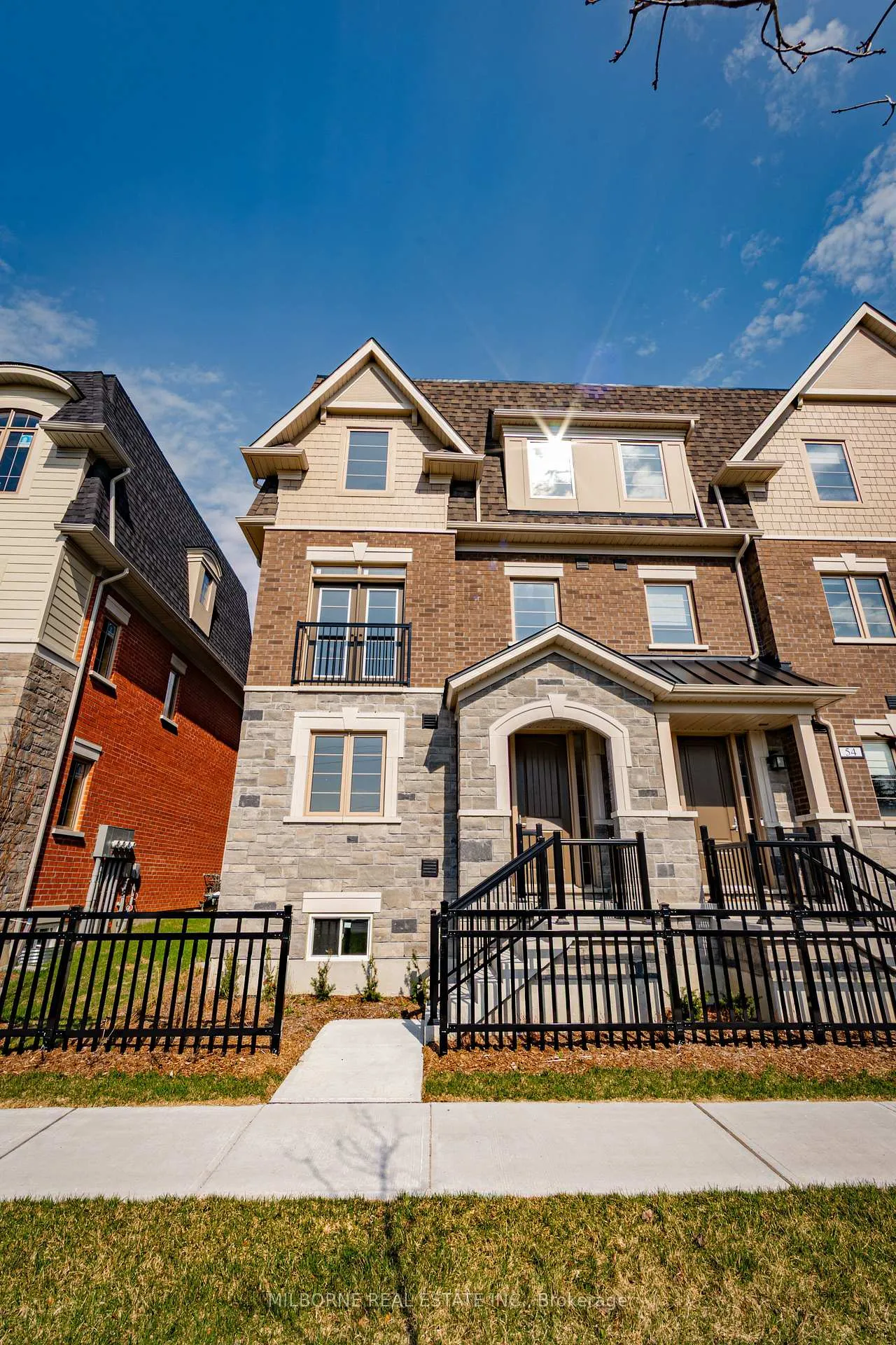 Photo 2 of 56 Fred Beaton Place, King, King City — HOMEH