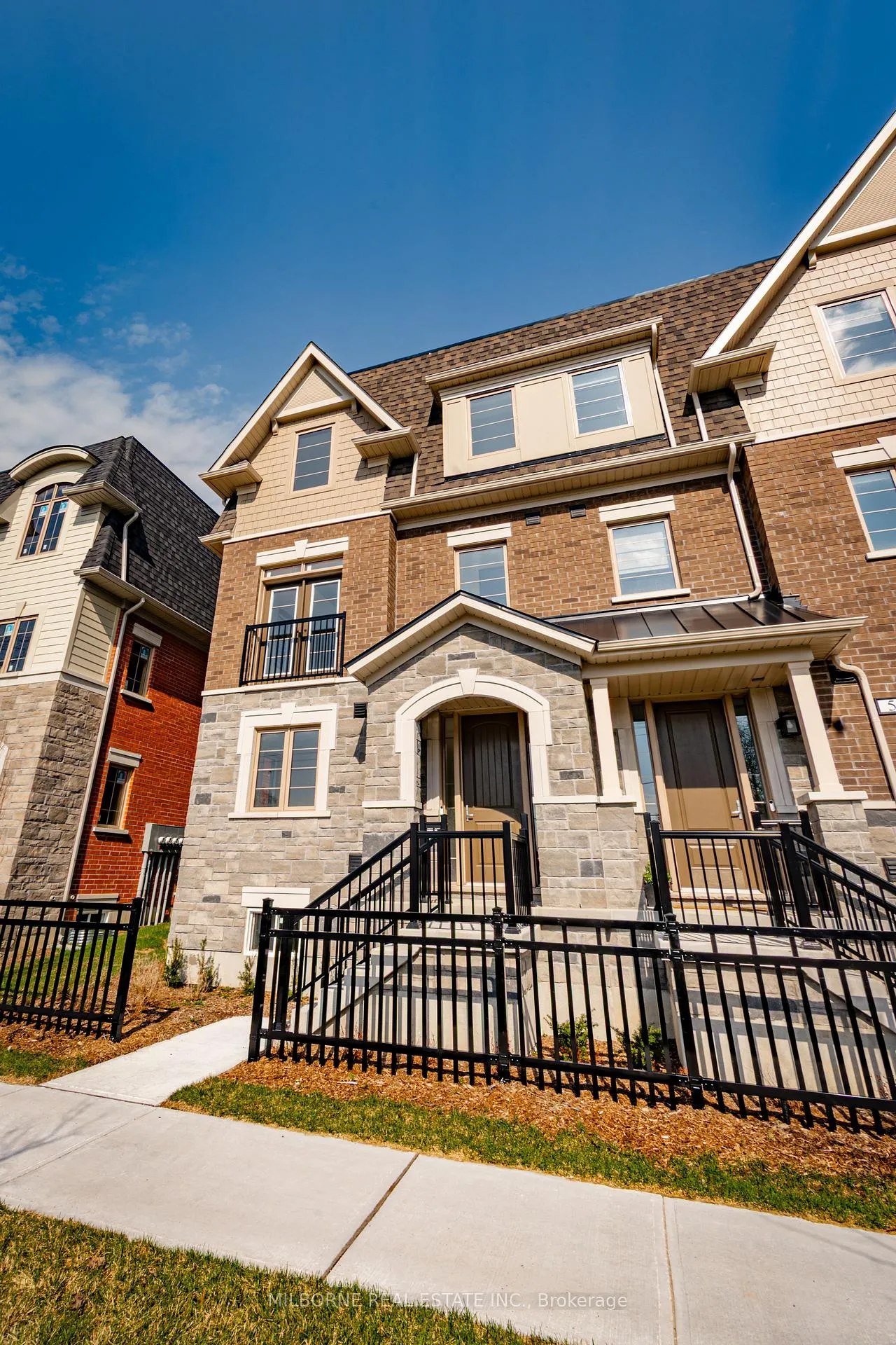 Photo 4 of 56 Fred Beaton Place, King, King City — HOMEH