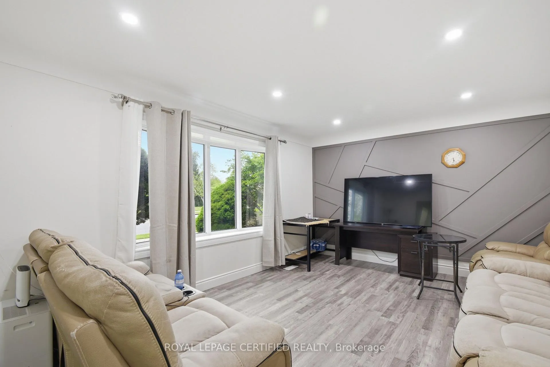 Photo 5 of 2485 Dominion Boulevard, Windsor, South Cameron — HOMEH
