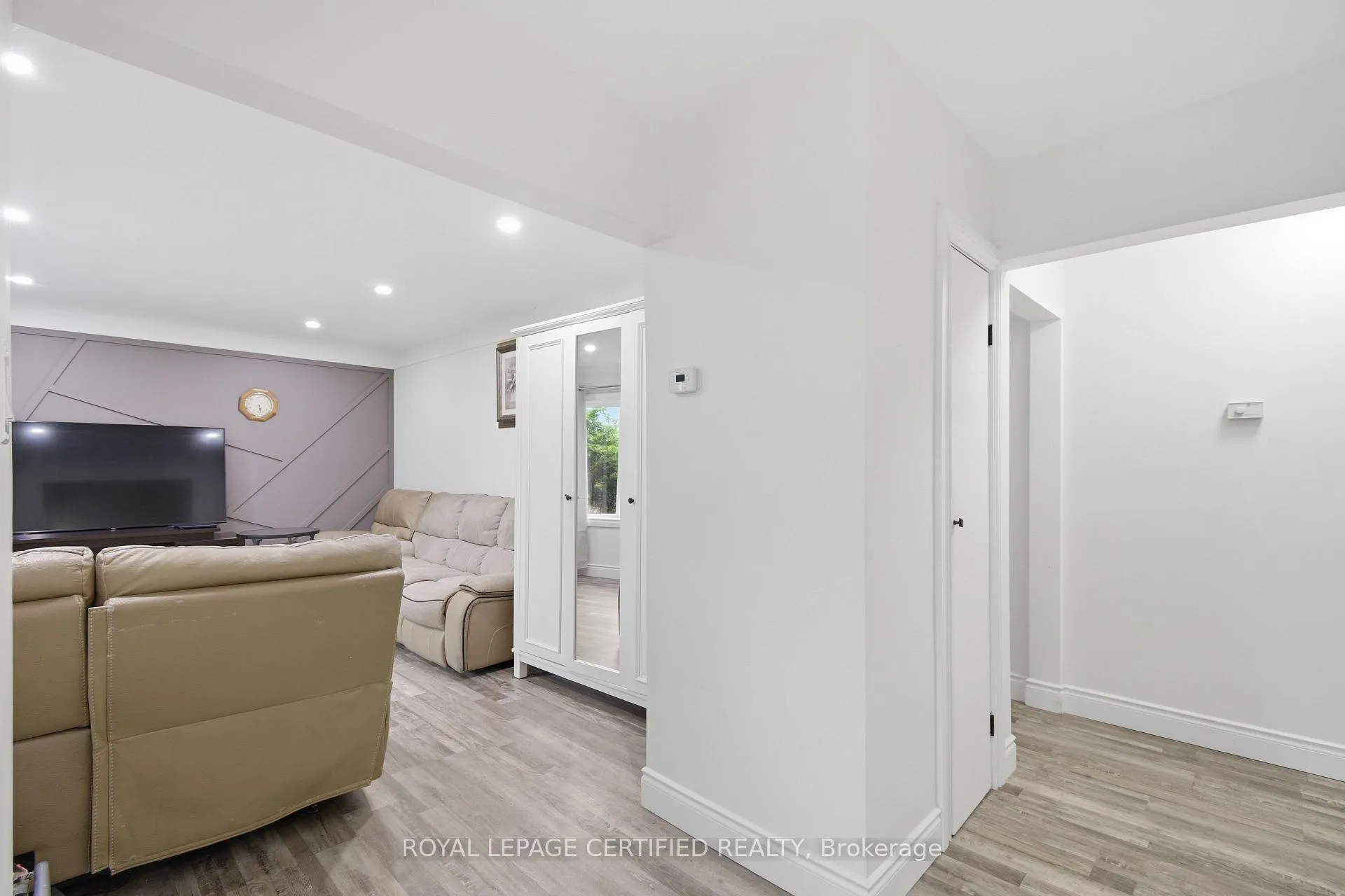 Photo 6 of 2485 Dominion Boulevard, Windsor, South Cameron — HOMEH