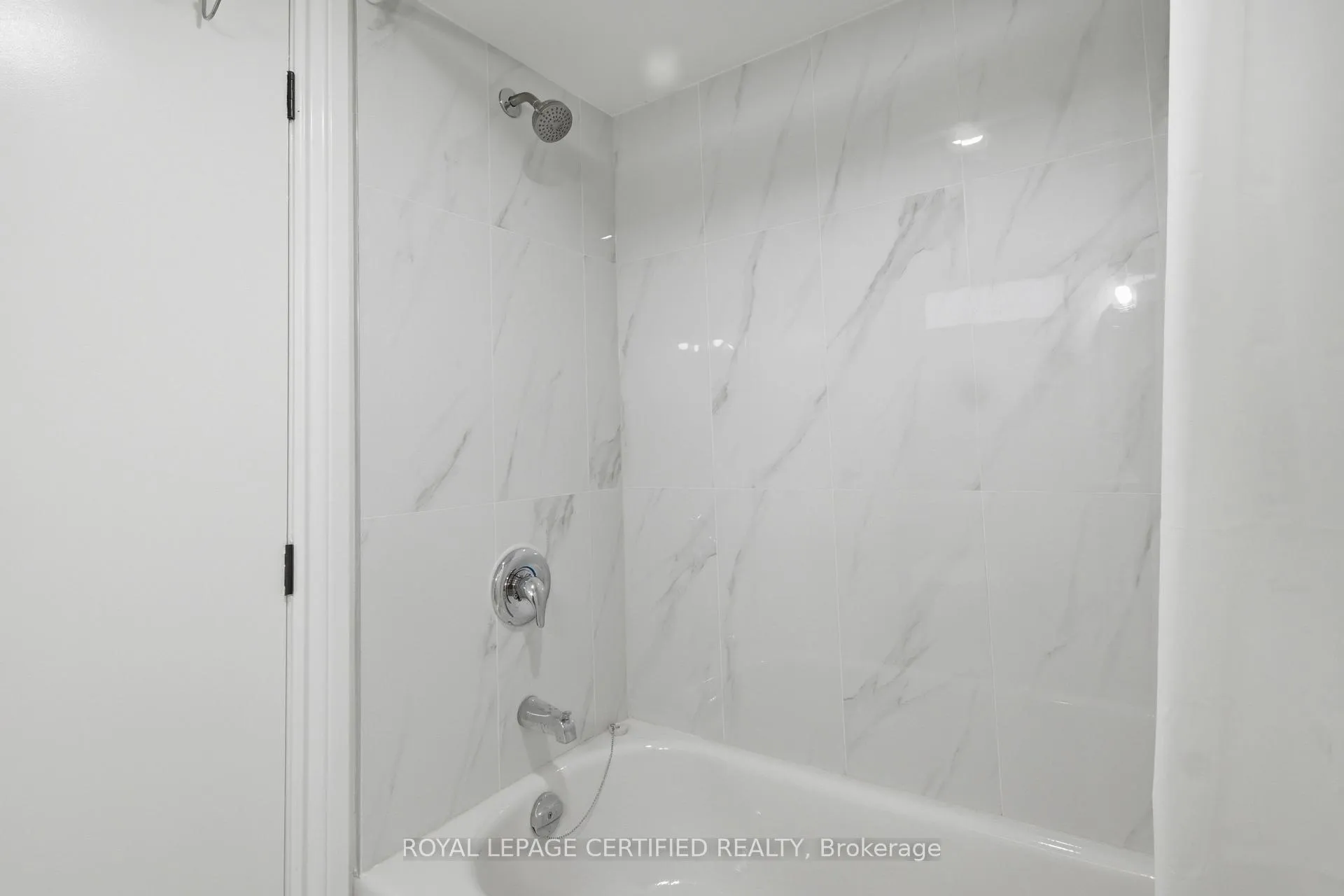 Photo 12 of 2485 Dominion Boulevard, Windsor, South Cameron — HOMEH