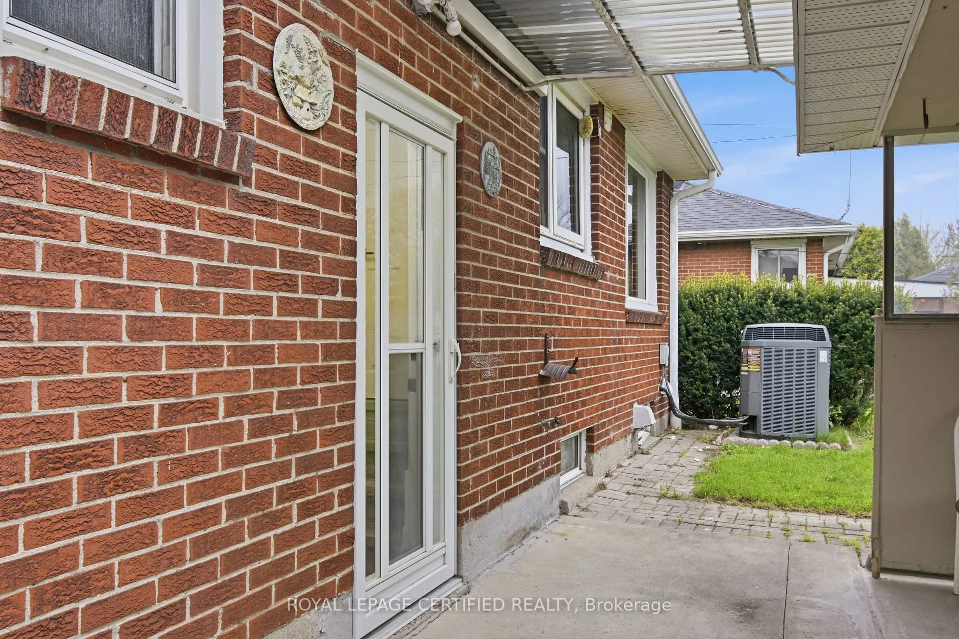 Photo 20 of 2485 Dominion Boulevard, Windsor, South Cameron — HOMEH
