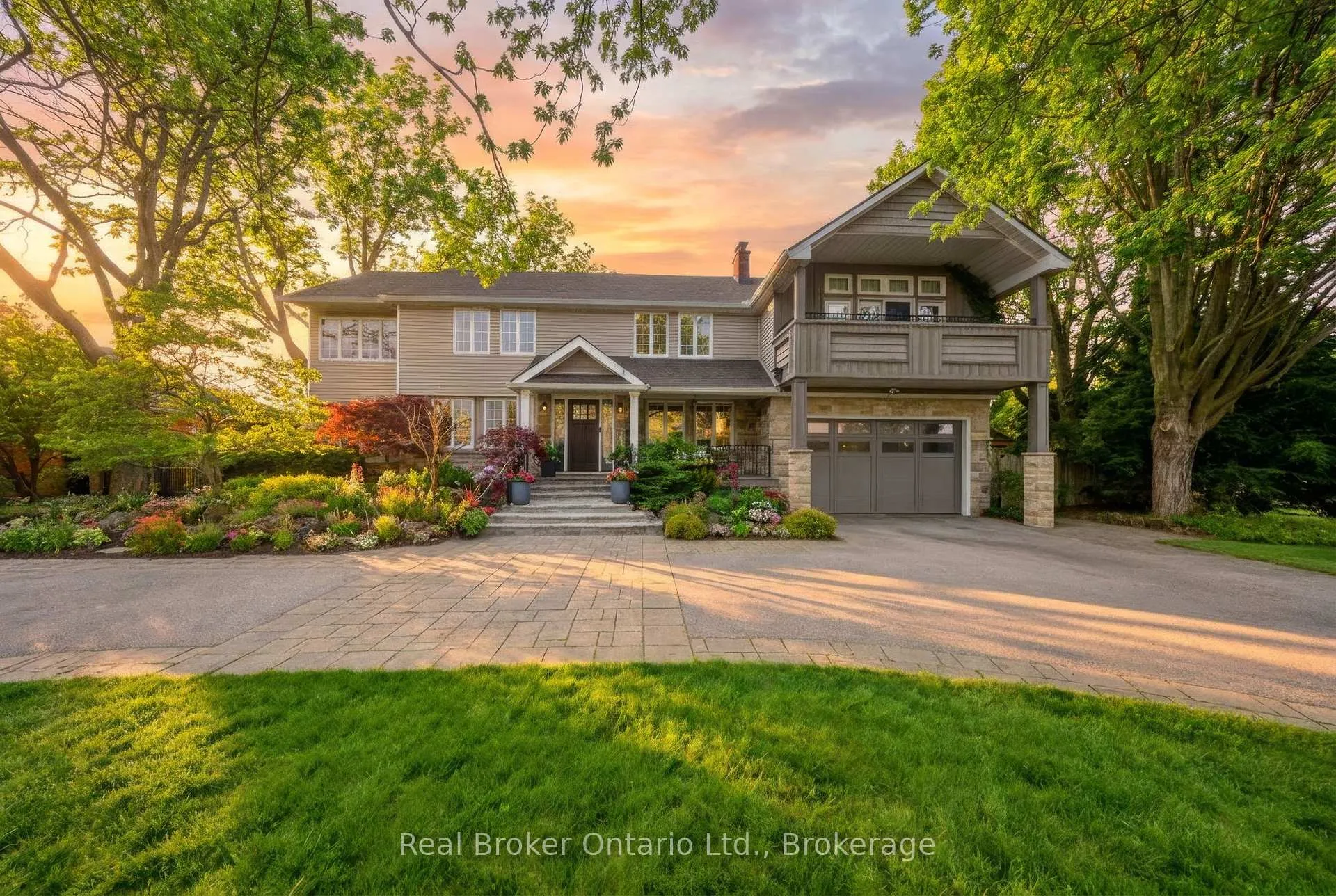 Photo 1 of 383 North Shore Boulevard W, Burlington, Bayview — HOMEH