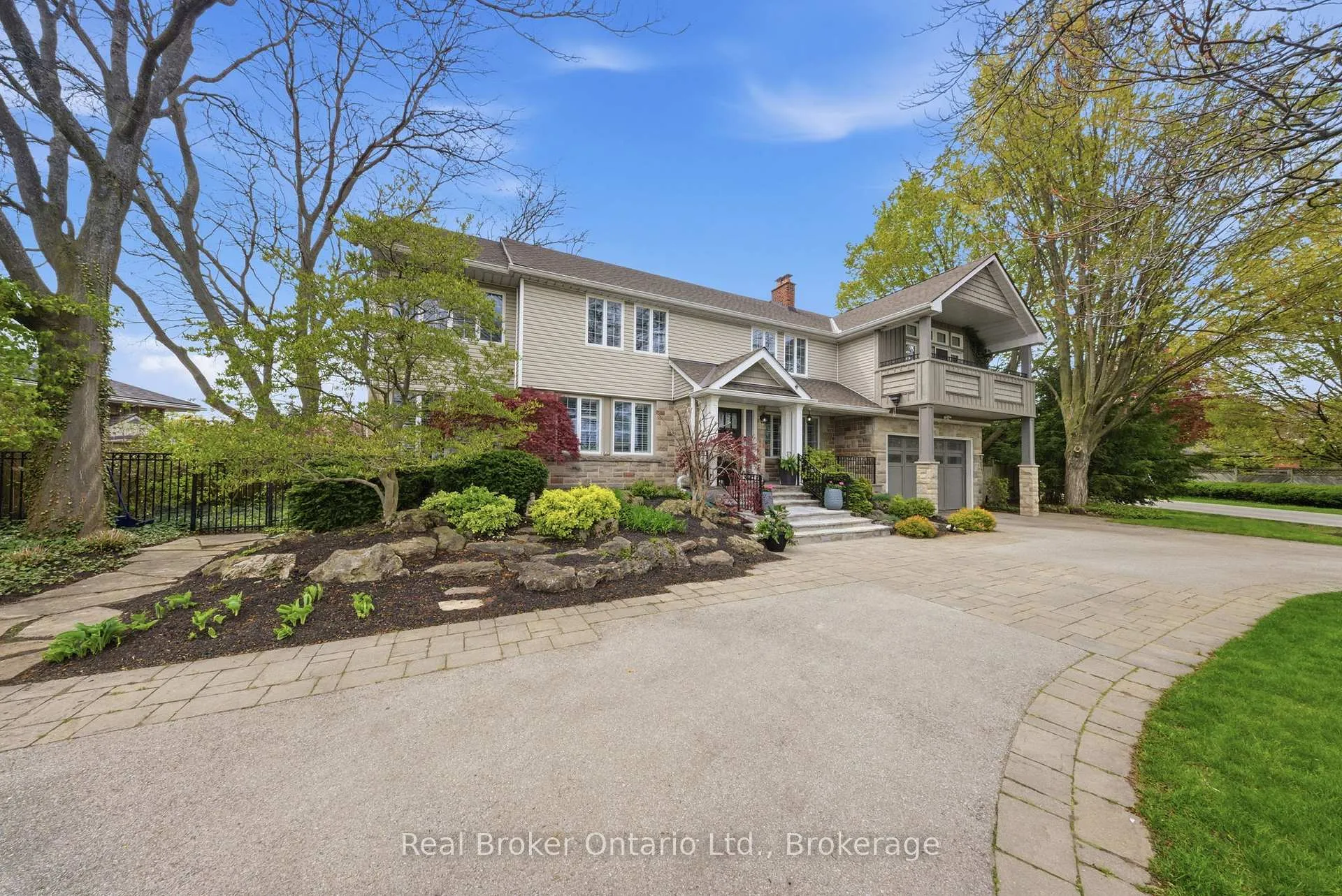 Photo 2 of 383 North Shore Boulevard W, Burlington, Bayview — HOMEH