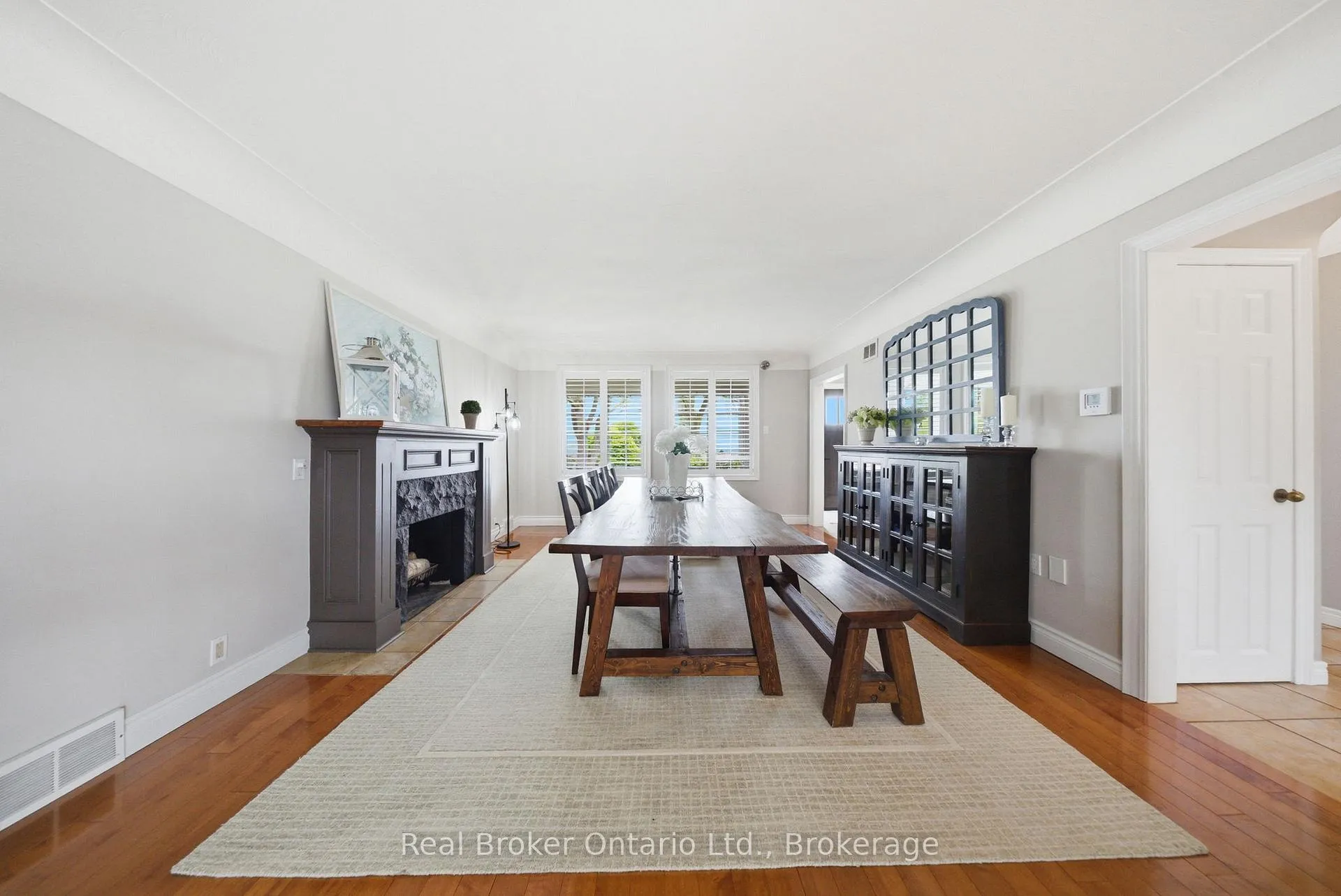 Photo 10 of 383 North Shore Boulevard W, Burlington, Bayview — HOMEH