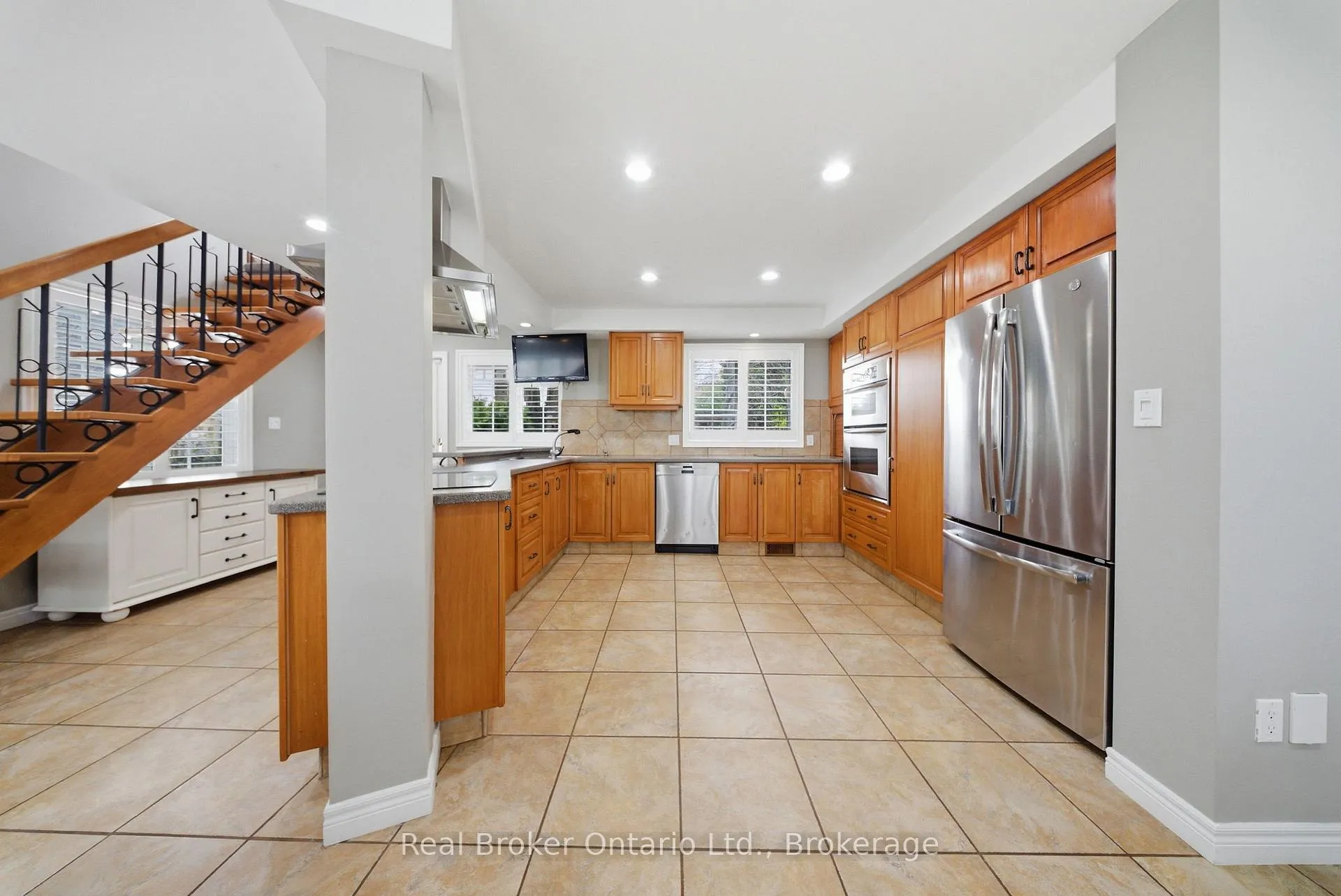 Photo 12 of 383 North Shore Boulevard W, Burlington, Bayview — HOMEH