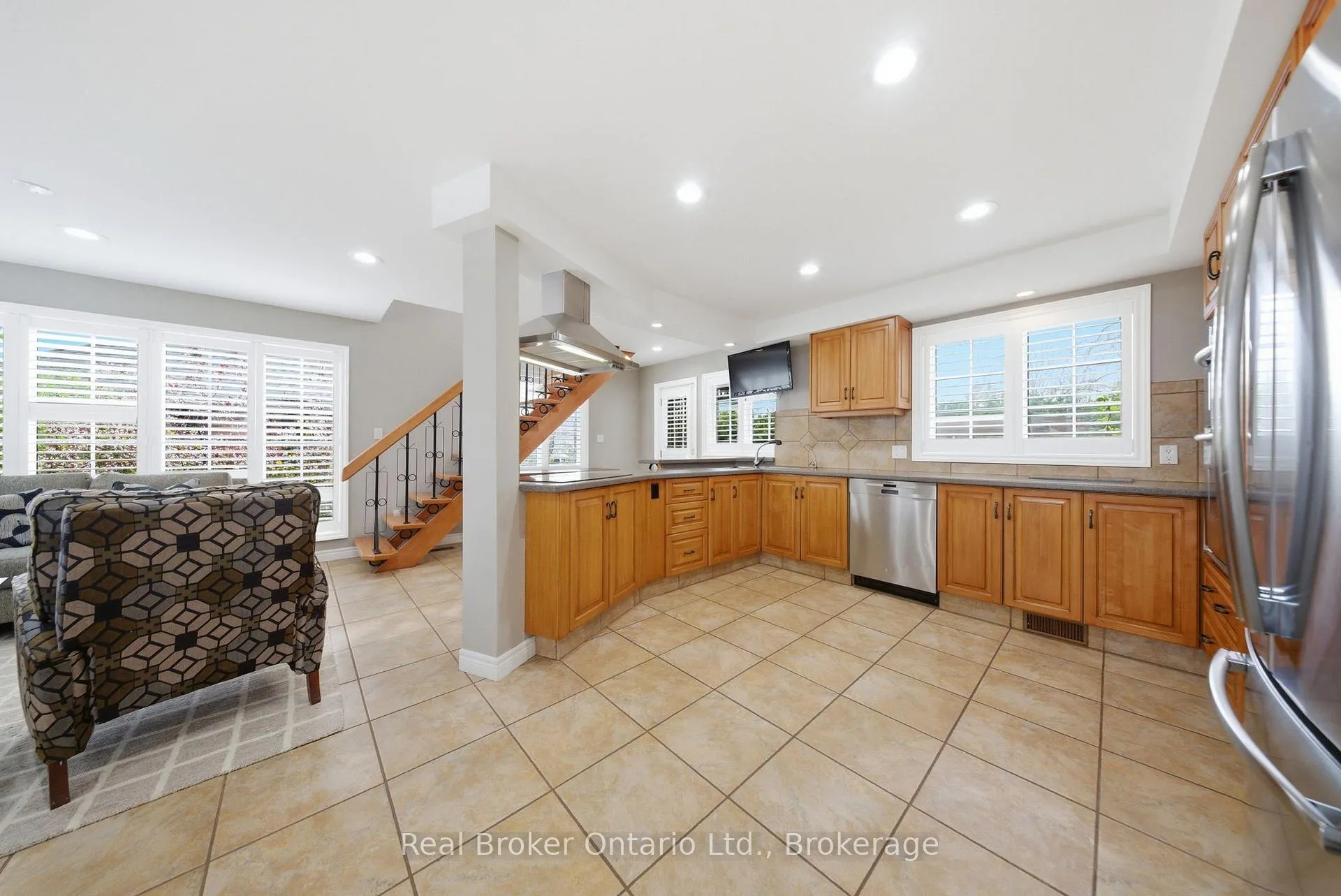 Photo 13 of 383 North Shore Boulevard W, Burlington, Bayview — HOMEH