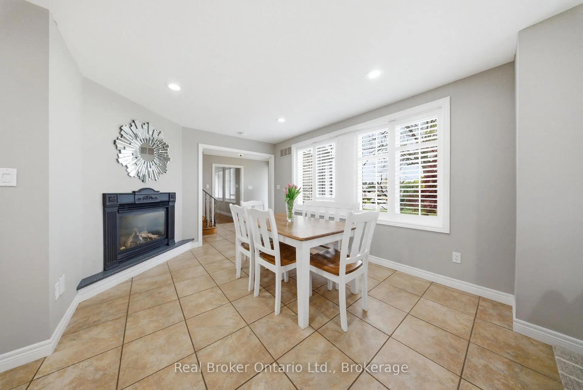 Photo 15 of 383 North Shore Boulevard W, Burlington, Bayview — HOMEH