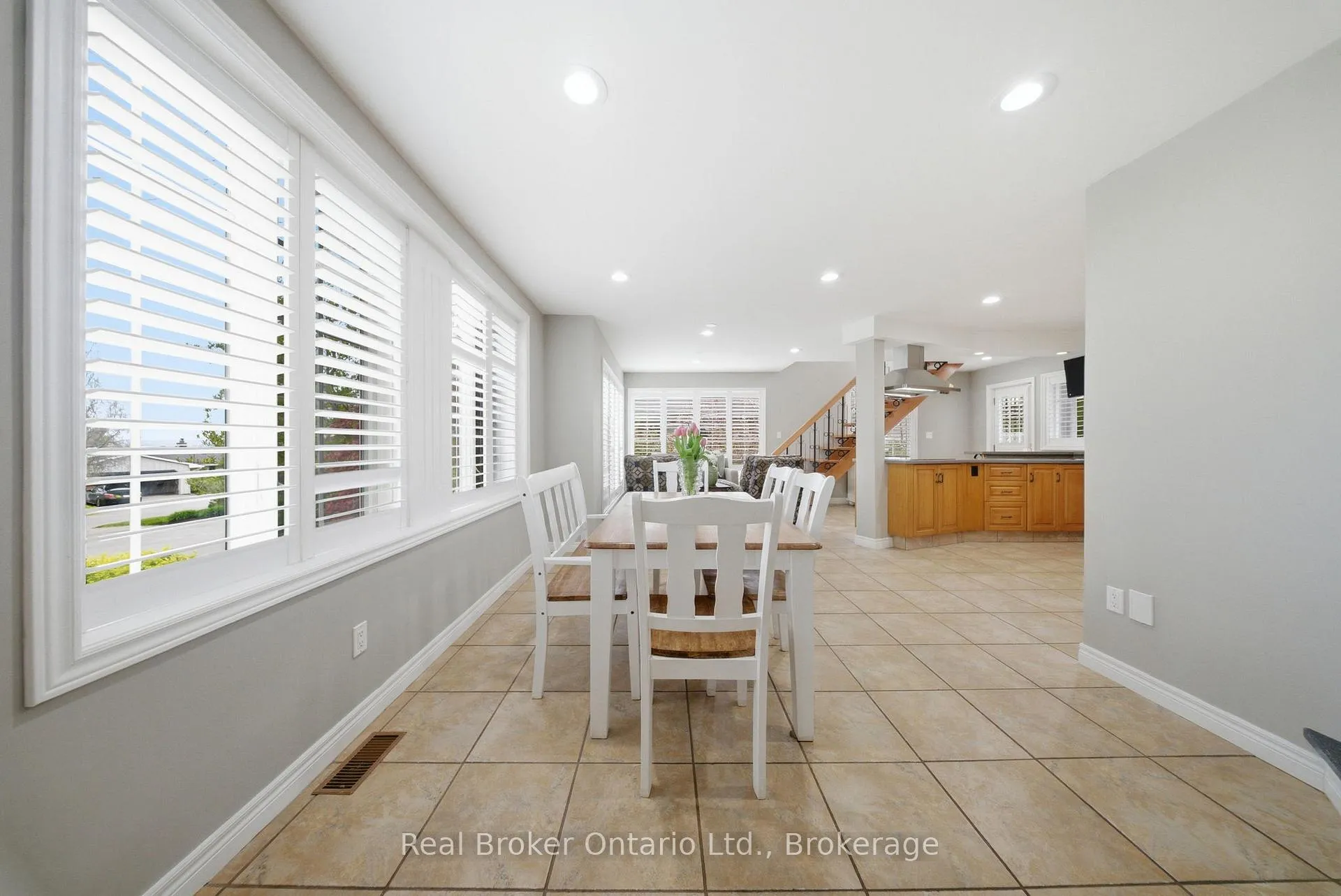 Photo 16 of 383 North Shore Boulevard W, Burlington, Bayview — HOMEH