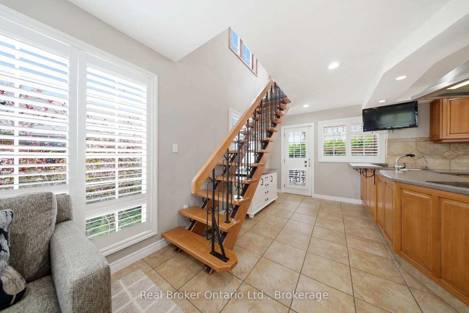 Photo 17 of 383 North Shore Boulevard W, Burlington, Bayview — HOMEH