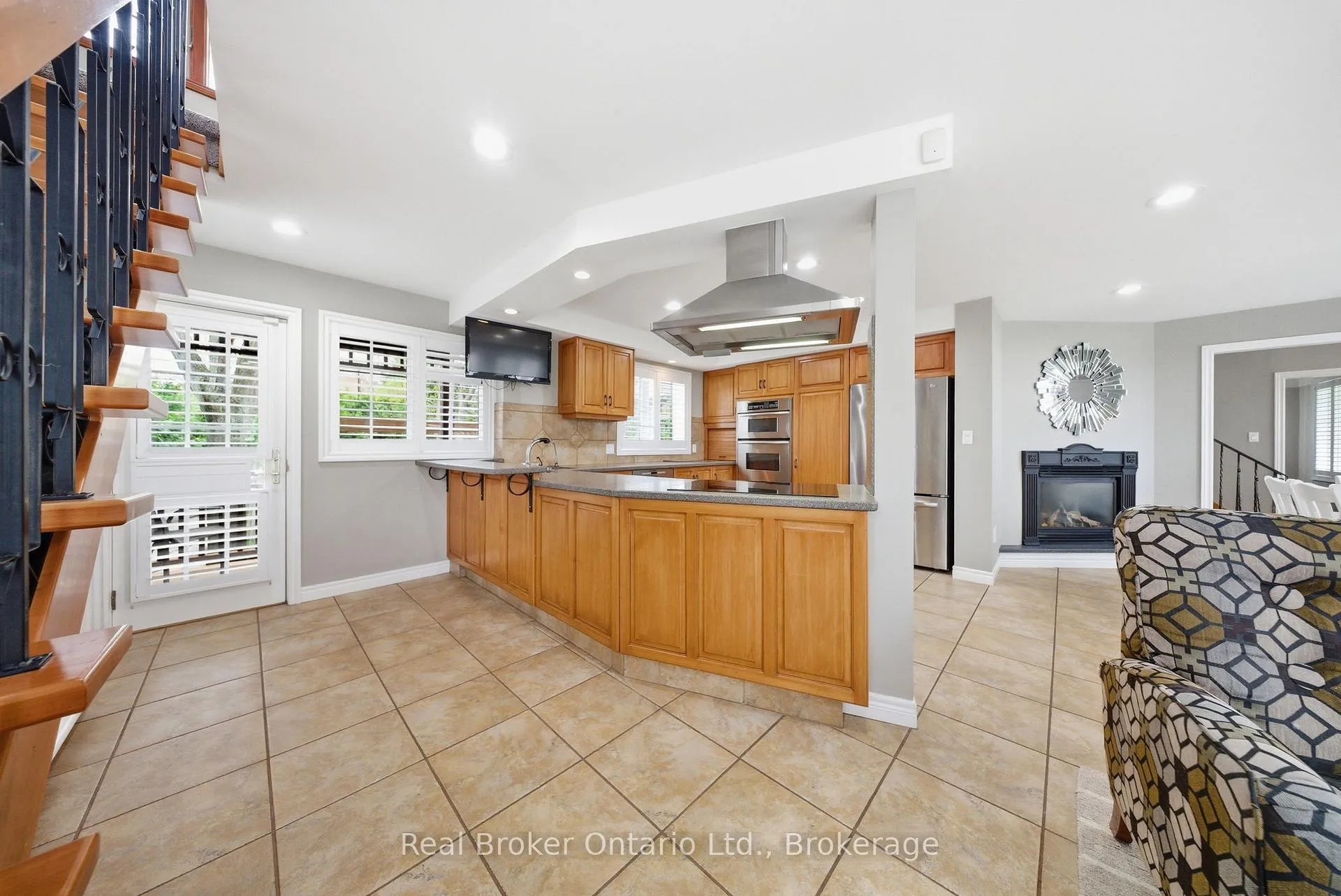 Photo 18 of 383 North Shore Boulevard W, Burlington, Bayview — HOMEH