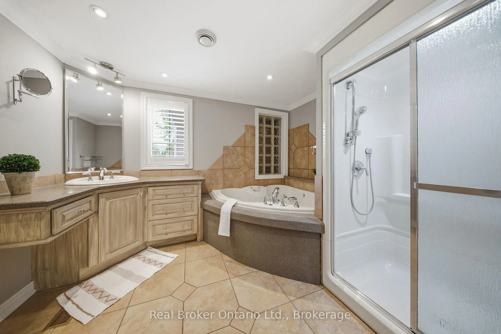 Photo 20 of 383 North Shore Boulevard W, Burlington, Bayview — HOMEH