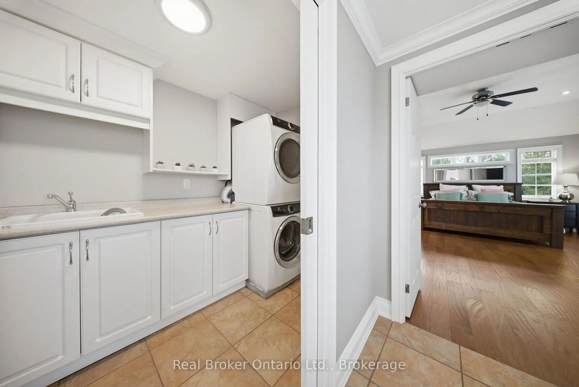 Photo 21 of 383 North Shore Boulevard W, Burlington, Bayview — HOMEH
