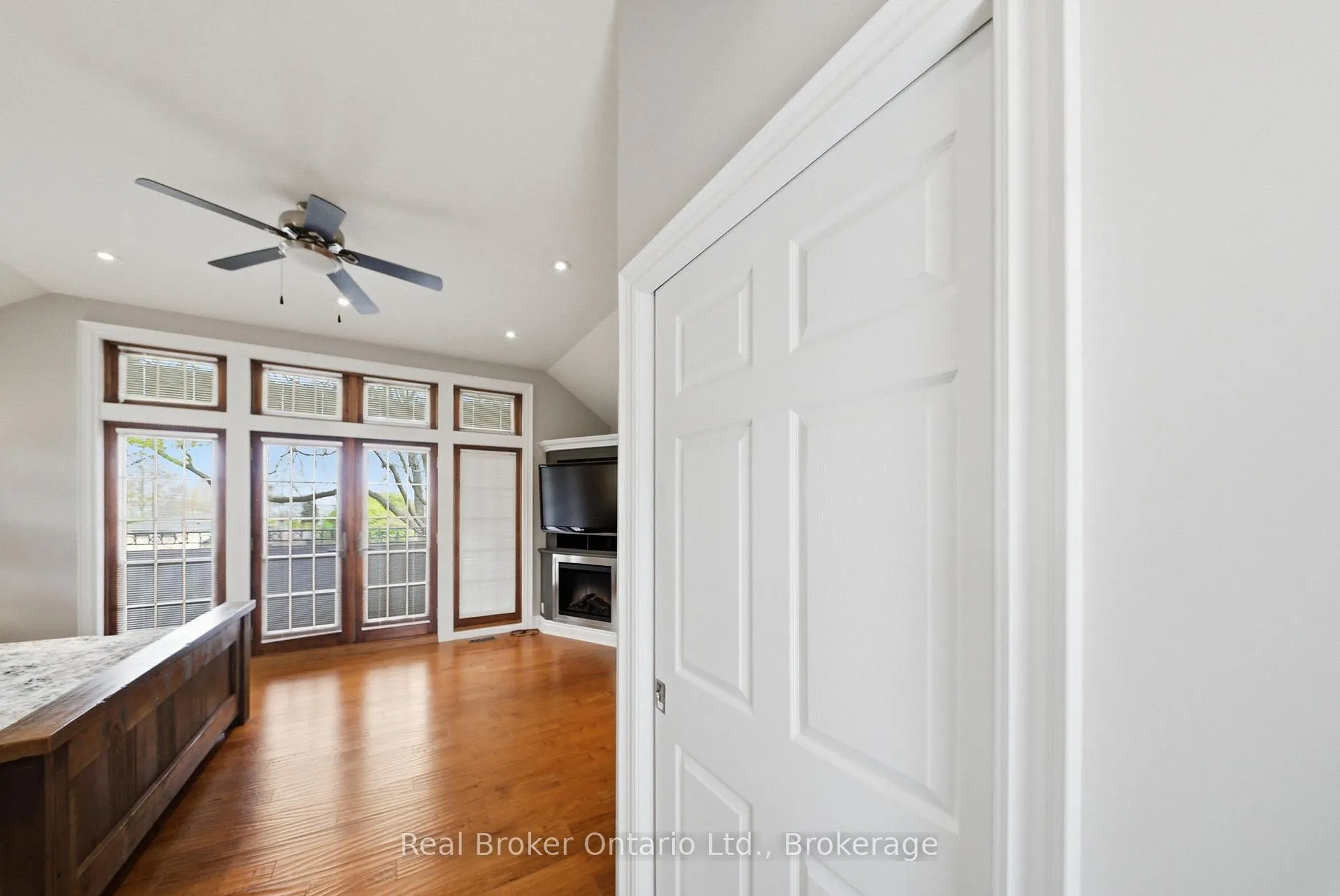 Photo 30 of 383 North Shore Boulevard W, Burlington, Bayview — HOMEH