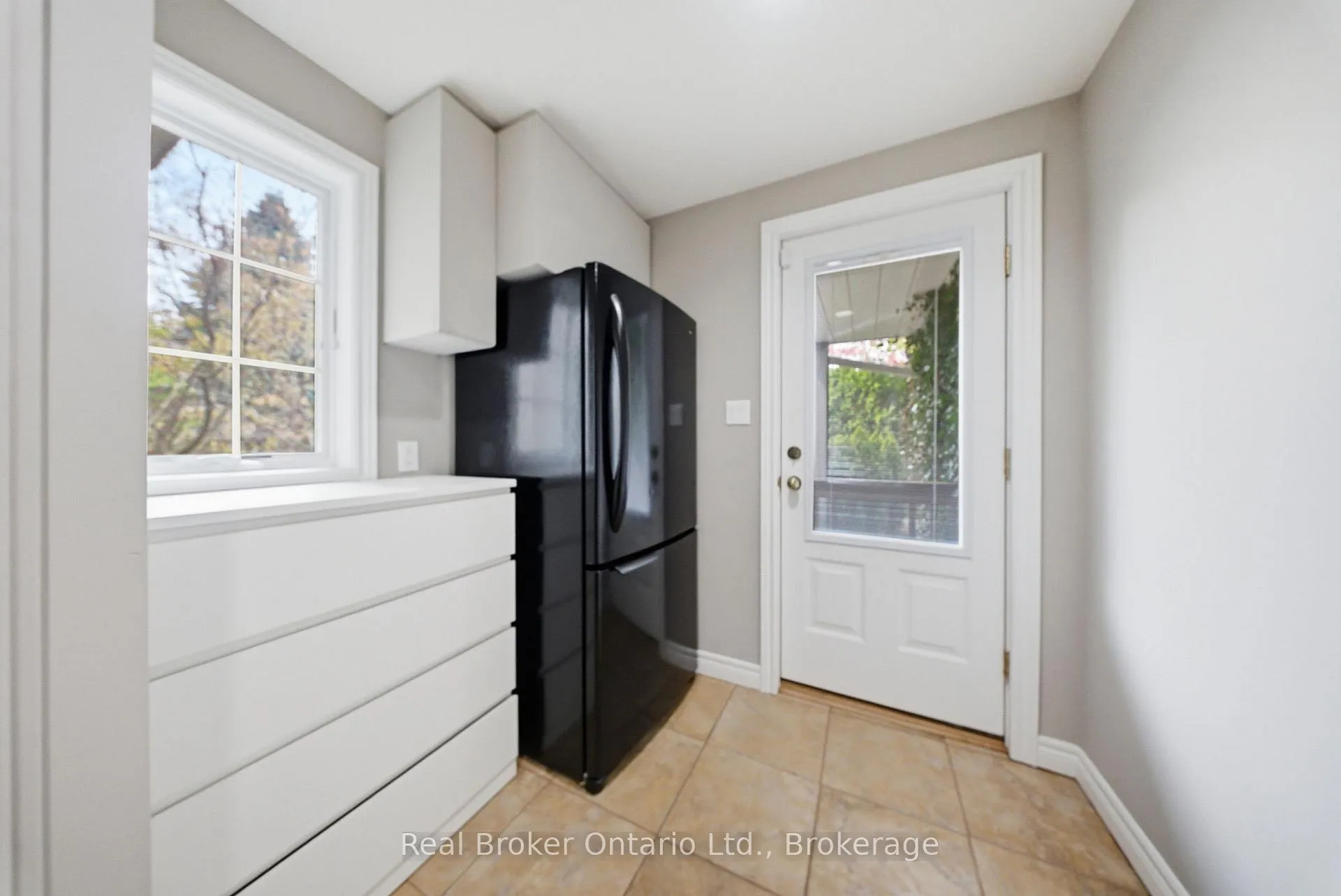 Photo 31 of 383 North Shore Boulevard W, Burlington, Bayview — HOMEH