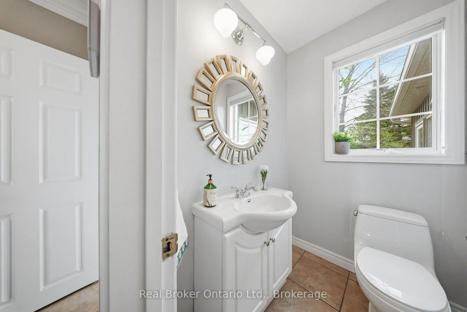 Photo 32 of 383 North Shore Boulevard W, Burlington, Bayview — HOMEH
