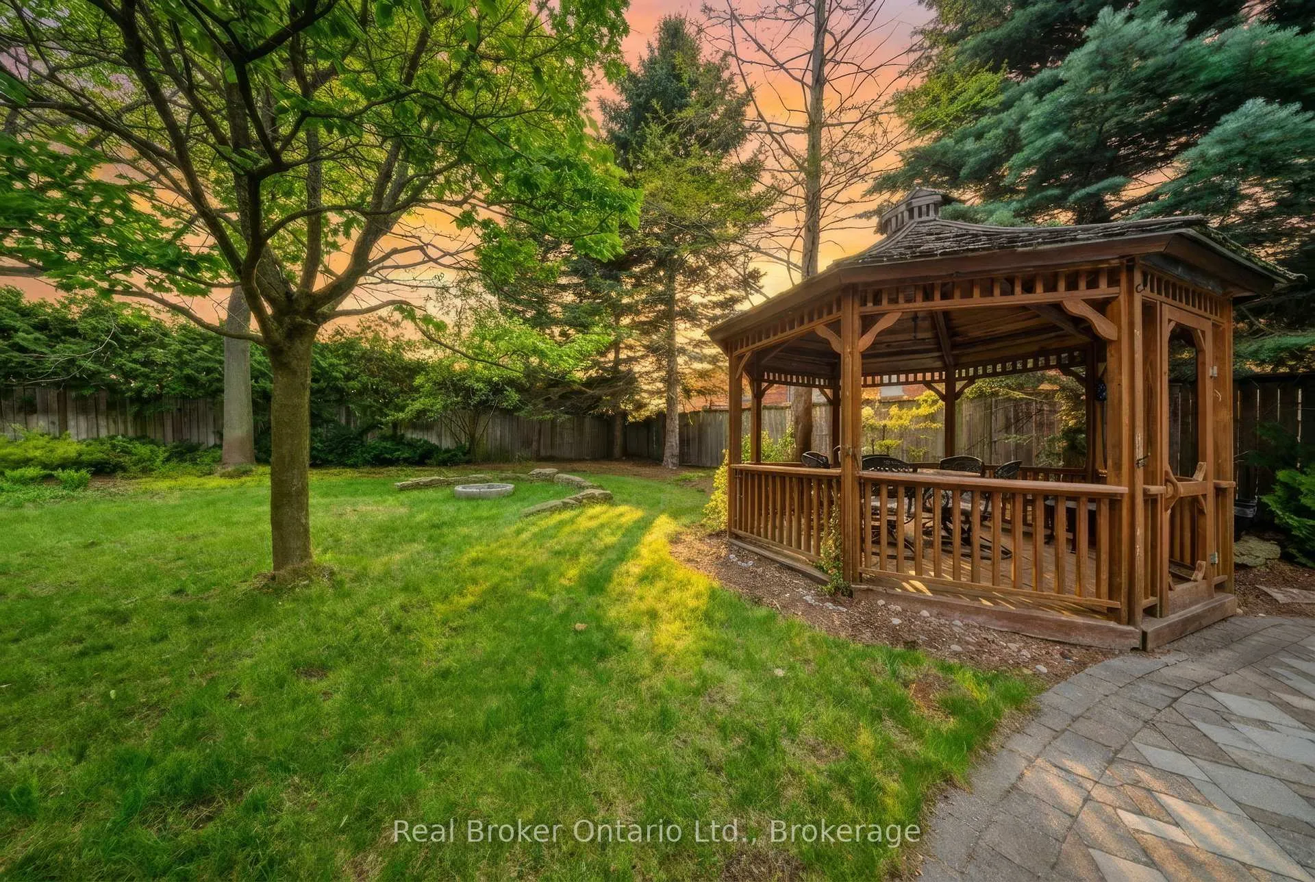 Photo 40 of 383 North Shore Boulevard W, Burlington, Bayview — HOMEH