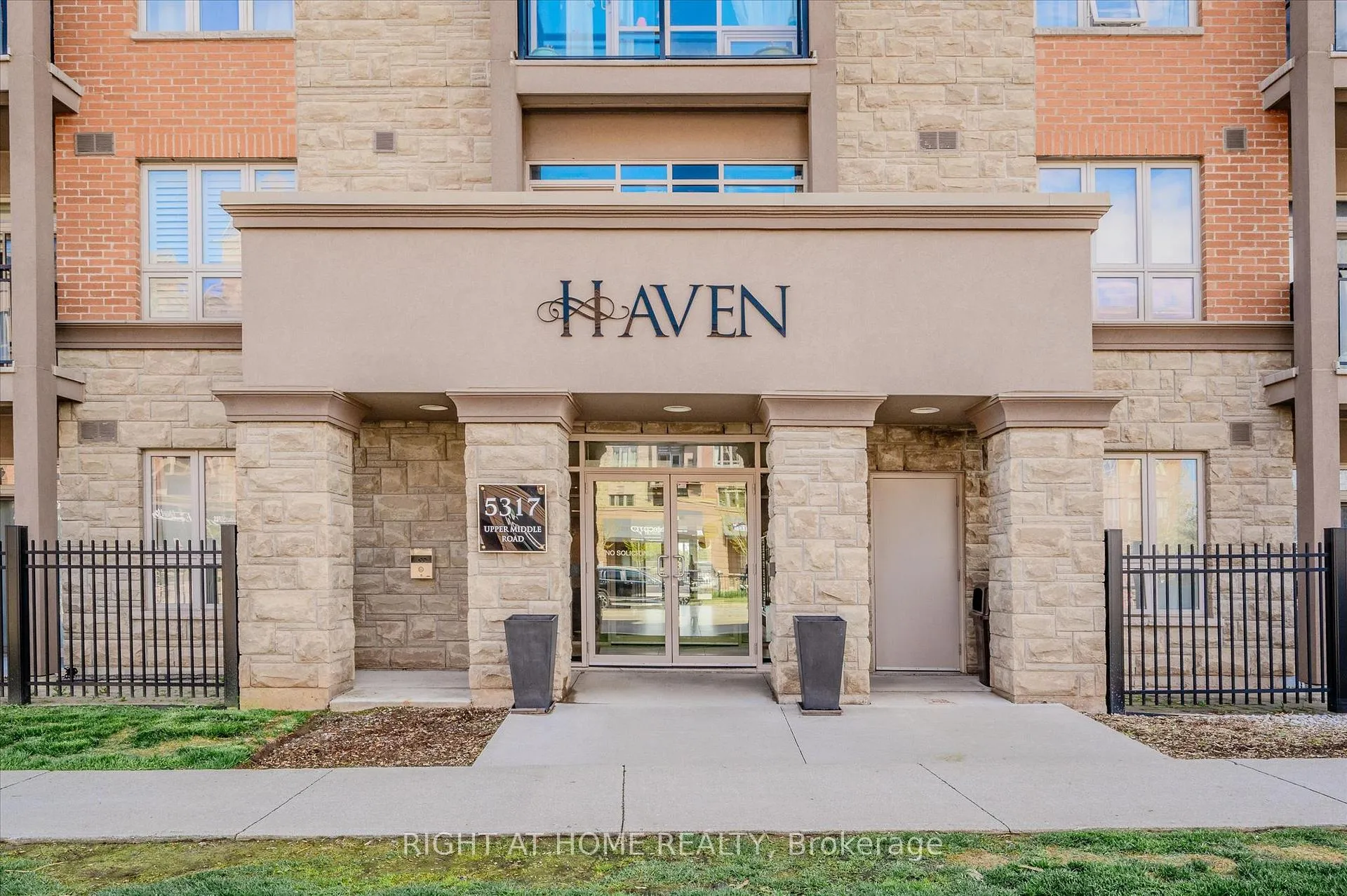 Photo 2 of Unit 312, 5317 Upper Middle Road, Burlington, Orchard — HOMEH