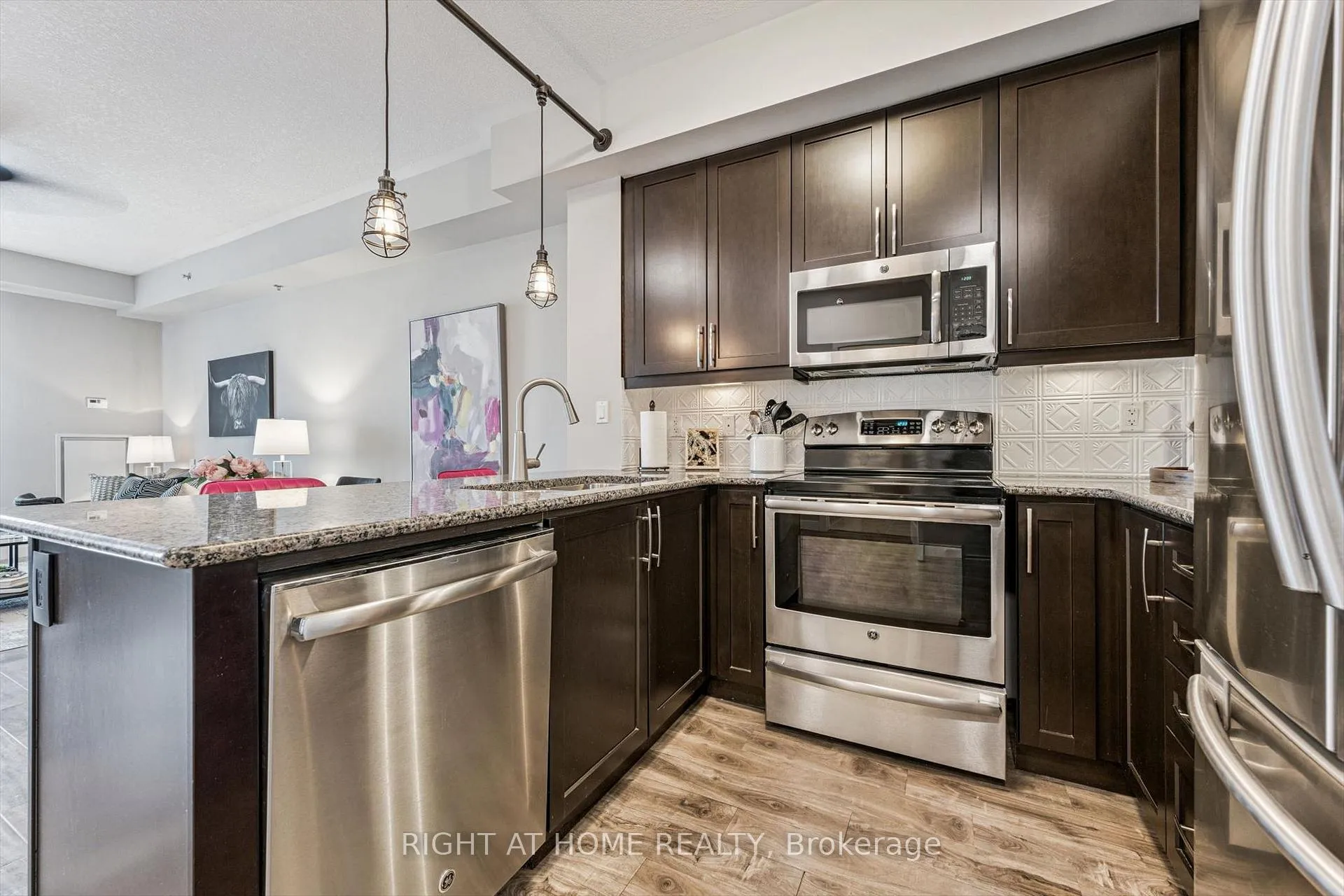 Photo 7 of Unit 312, 5317 Upper Middle Road, Burlington, Orchard — HOMEH