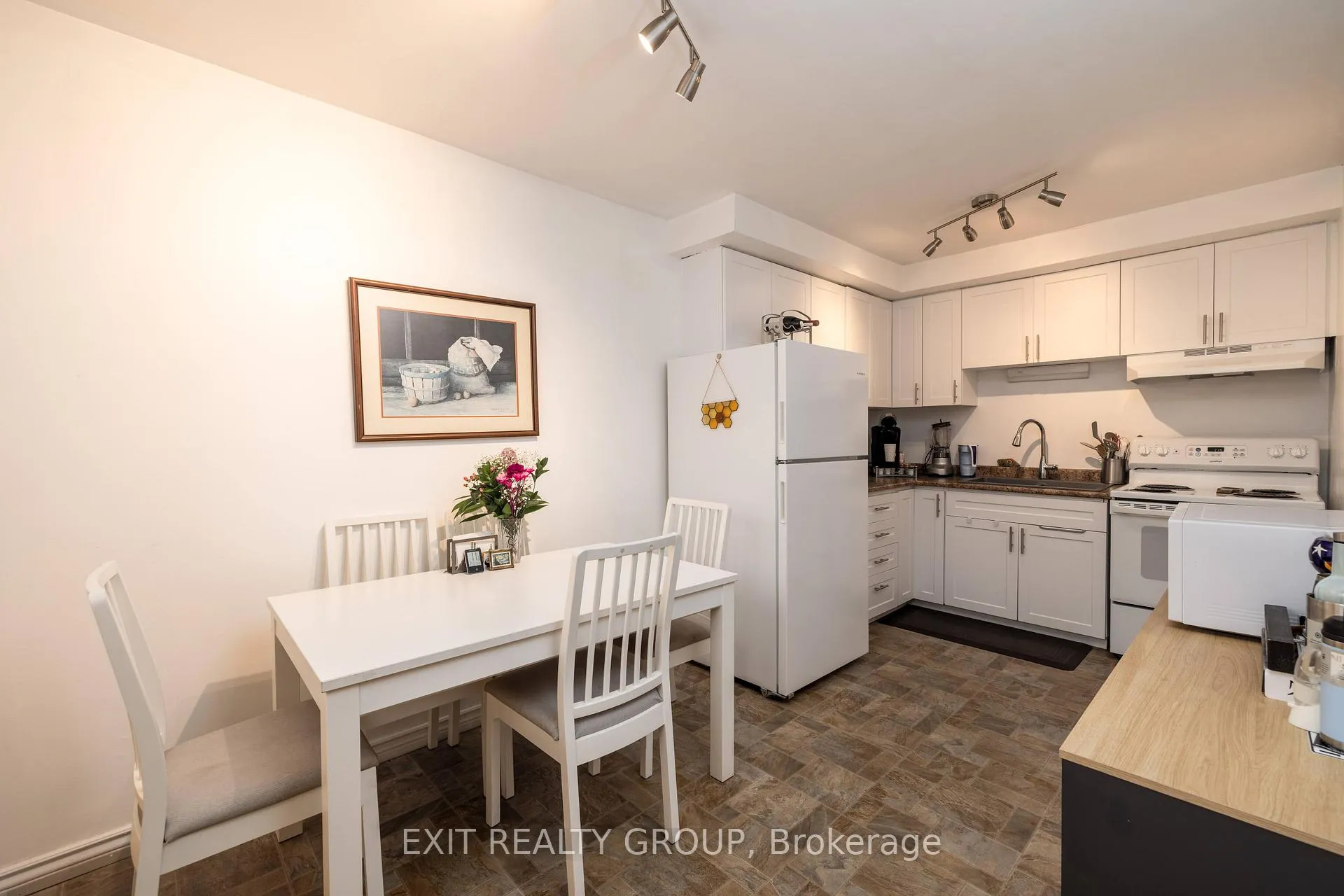 Photo 6 of Unit 36, 19 Tracey Park Drive, Belleville, Belleville Ward — HOMEH