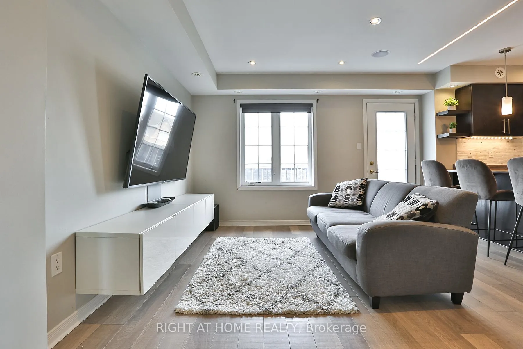 Photo 4 of 168 Kingston Road W, Ajax, Central — HOMEH