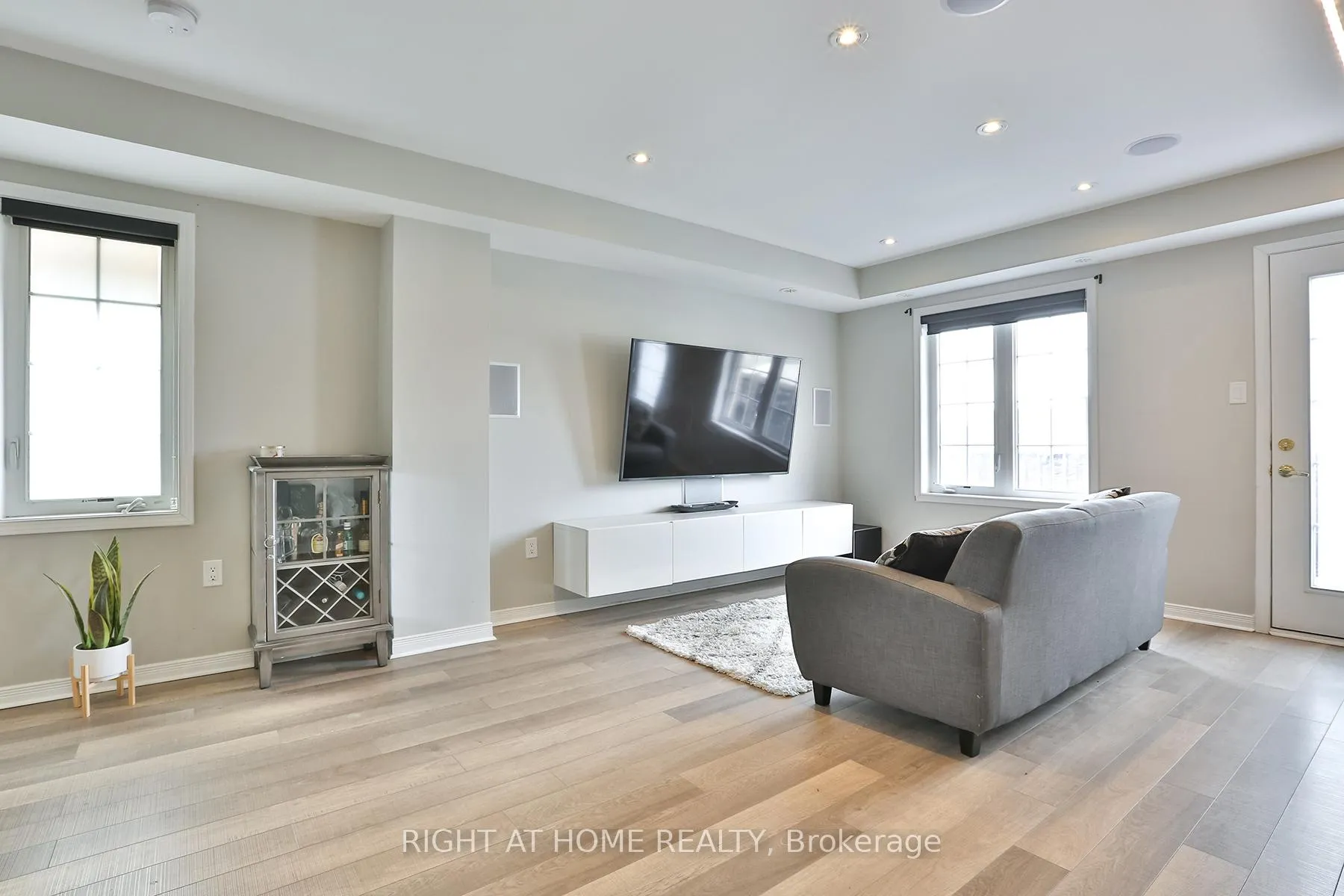 Photo 5 of 168 Kingston Road W, Ajax, Central — HOMEH