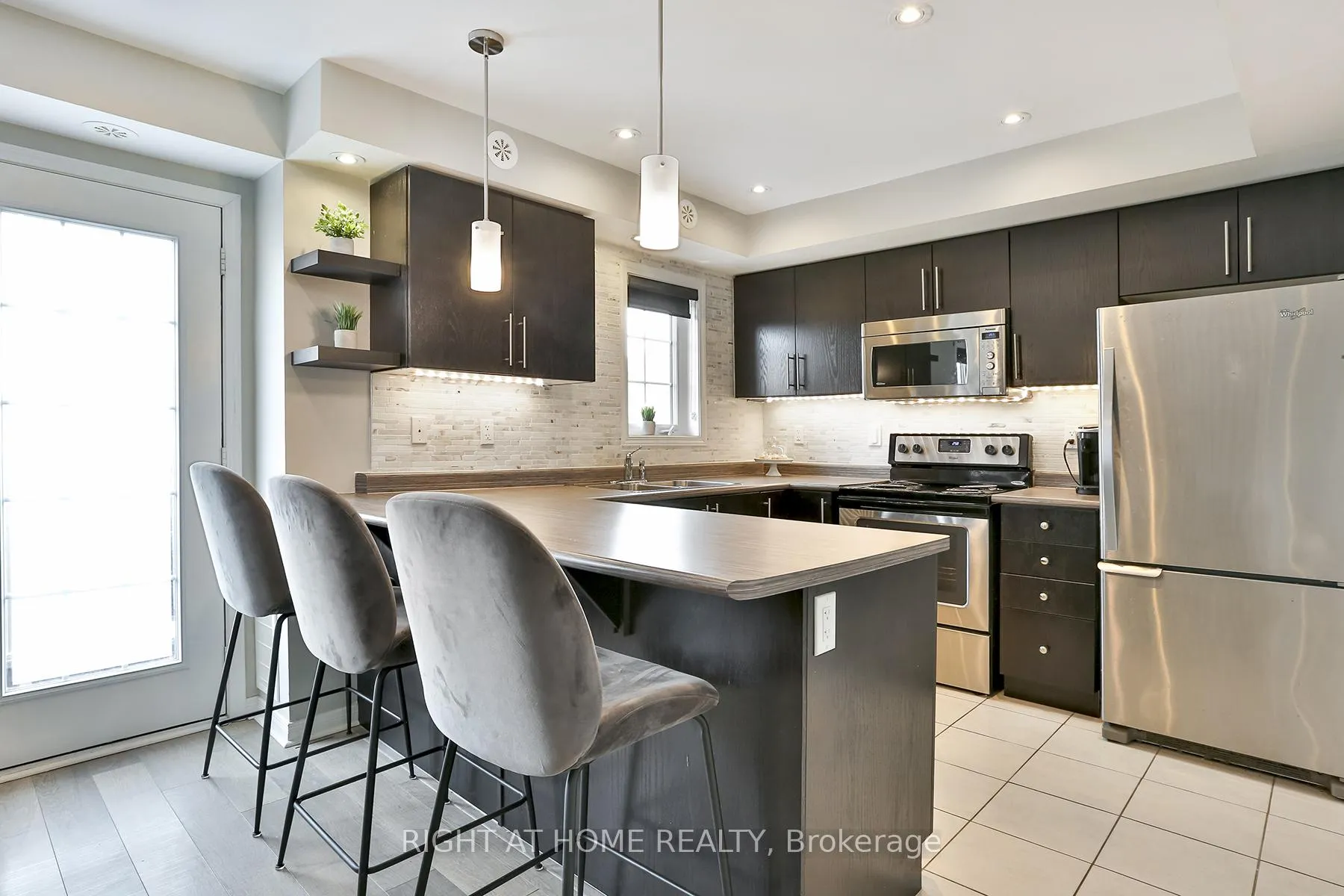 Photo 6 of 168 Kingston Road W, Ajax, Central — HOMEH