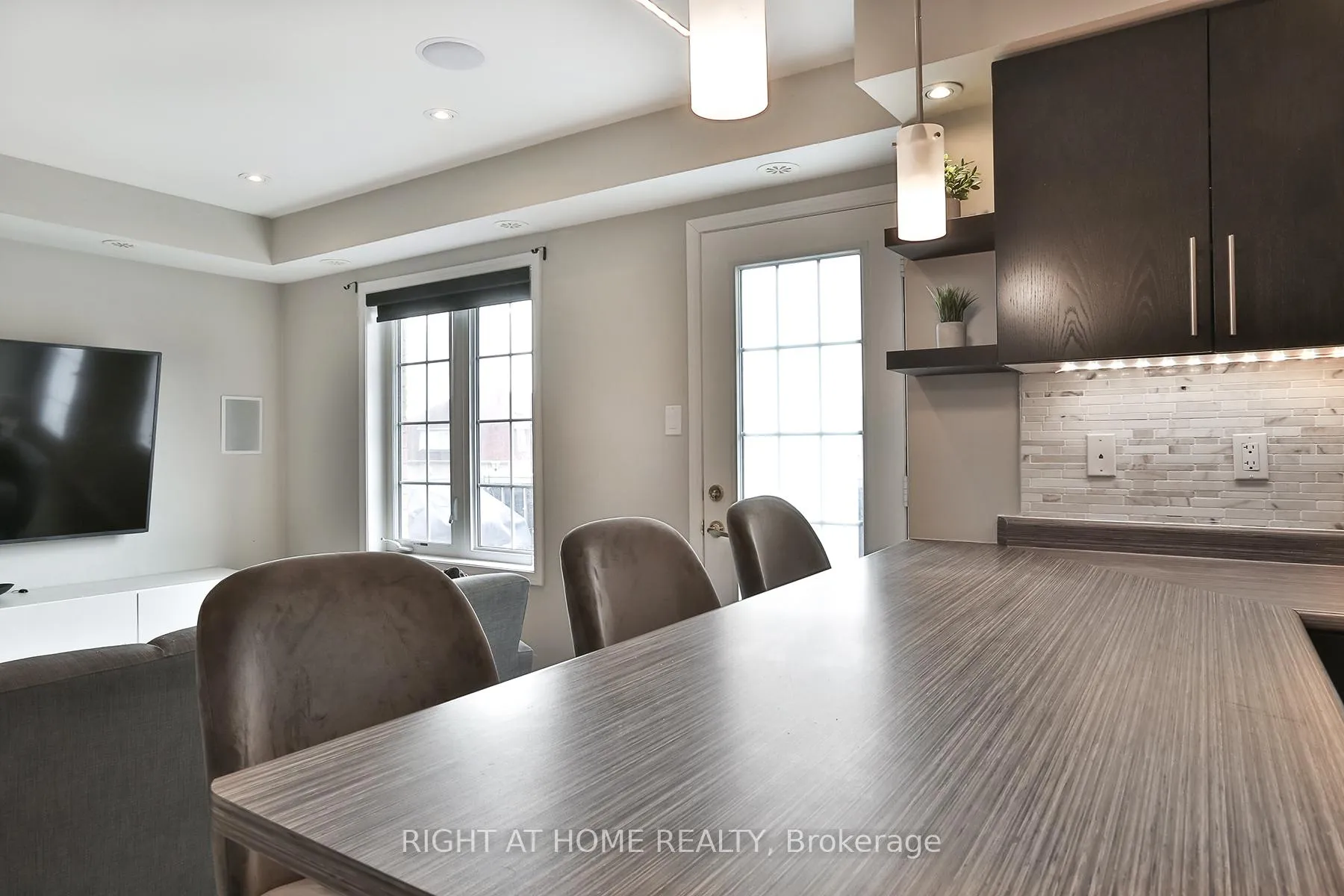 Photo 8 of 168 Kingston Road W, Ajax, Central — HOMEH
