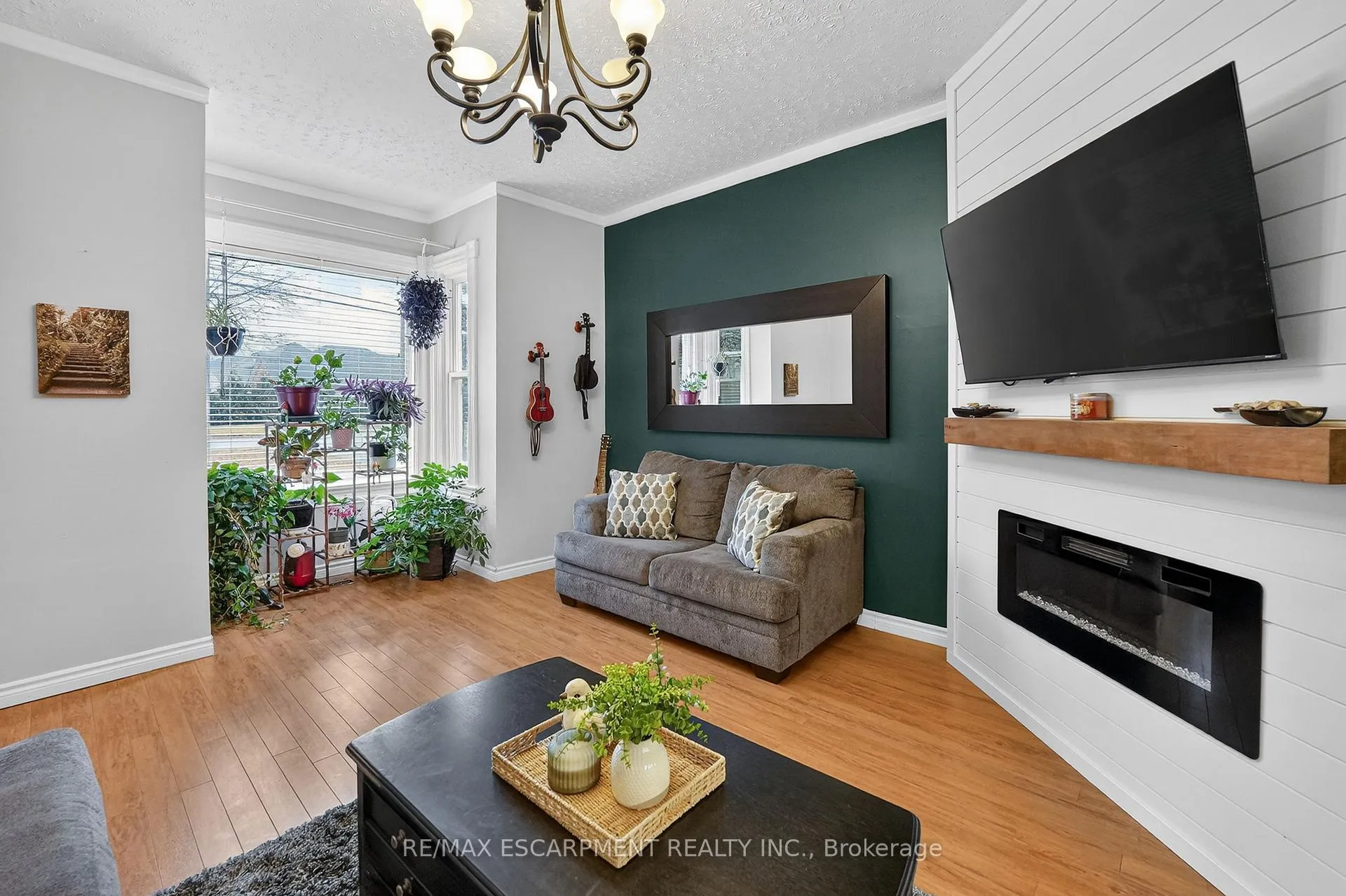 Photo 3 of 287 Main Street E, Grimsby, Grimsby East — HOMEH