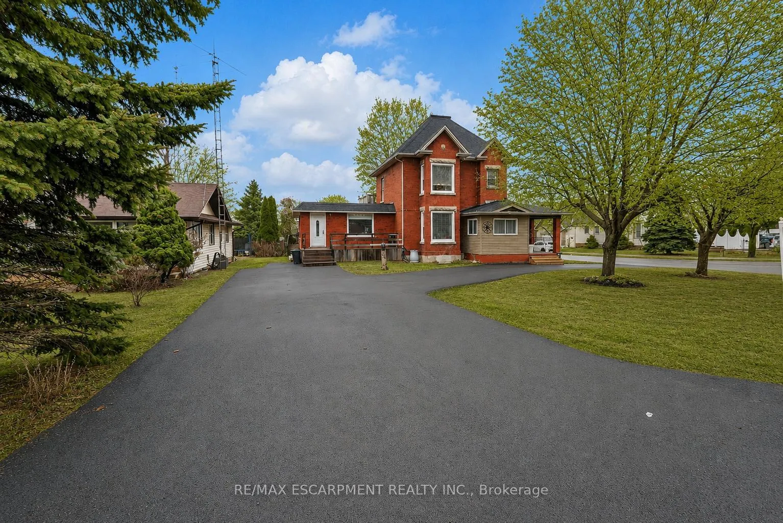 Photo 37 of 287 Main Street E, Grimsby, Grimsby East — HOMEH