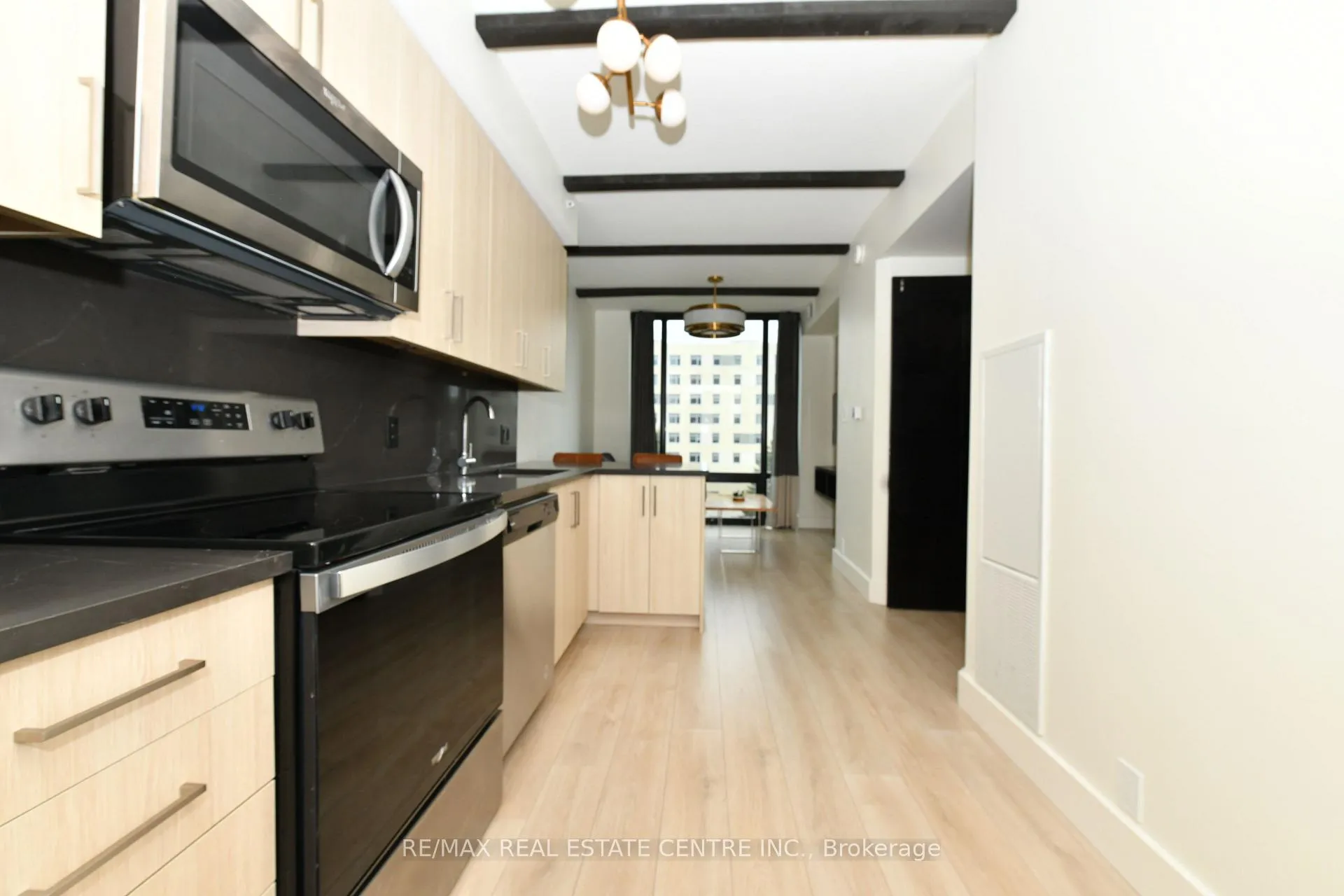 Front of Unit 736, 145 Columbia Street W