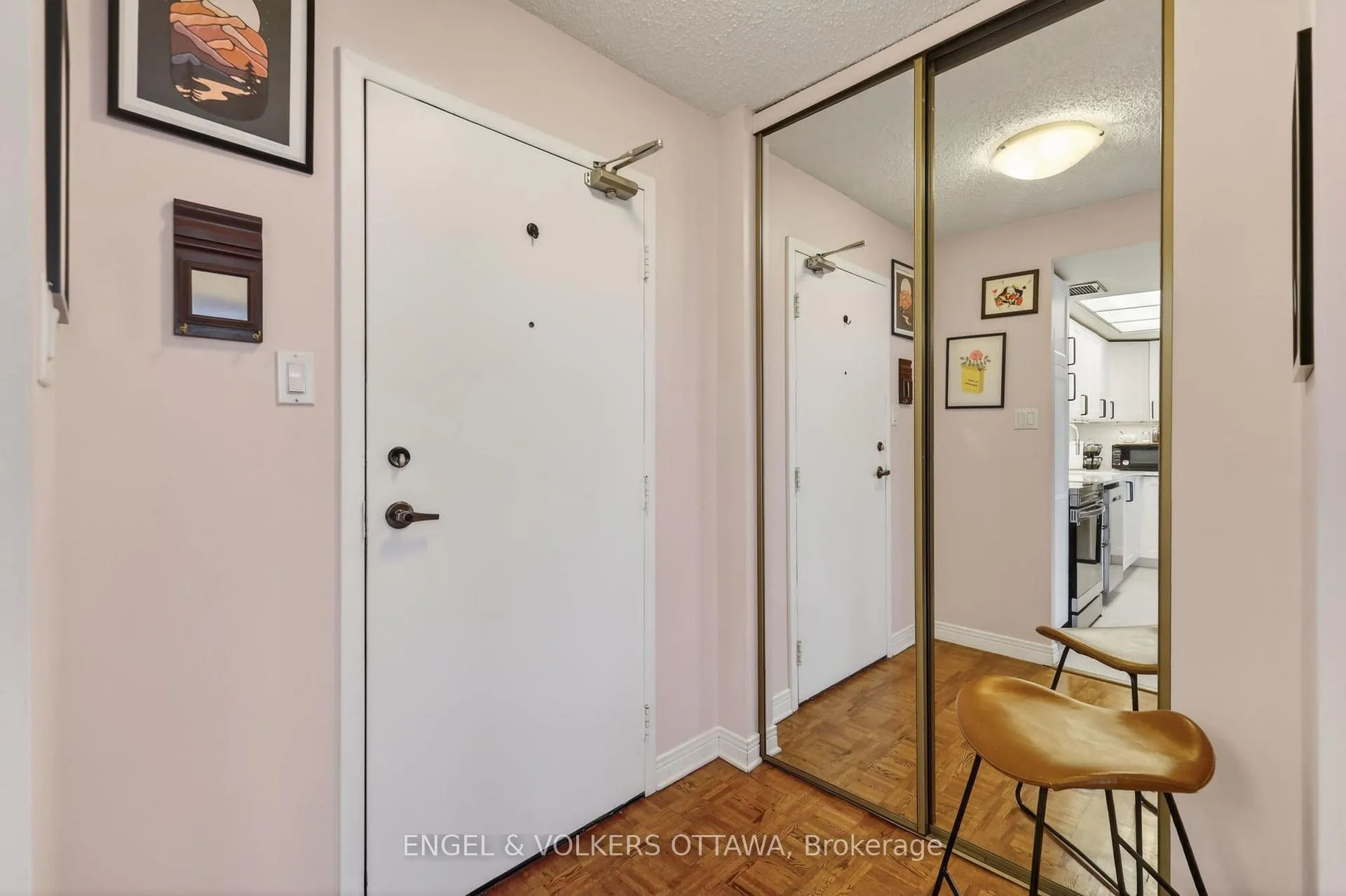 Photo 2 of Unit PH5, 530 Laurier Avenue W, Ottawa, Ottawa Centre — HOMEH