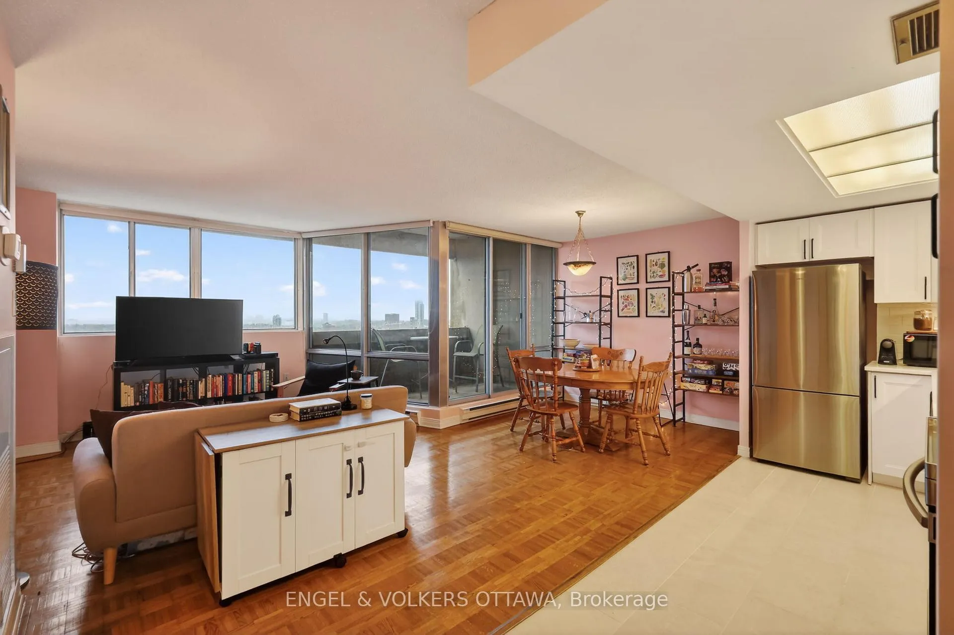 Photo 3 of Unit PH5, 530 Laurier Avenue W, Ottawa, Ottawa Centre — HOMEH