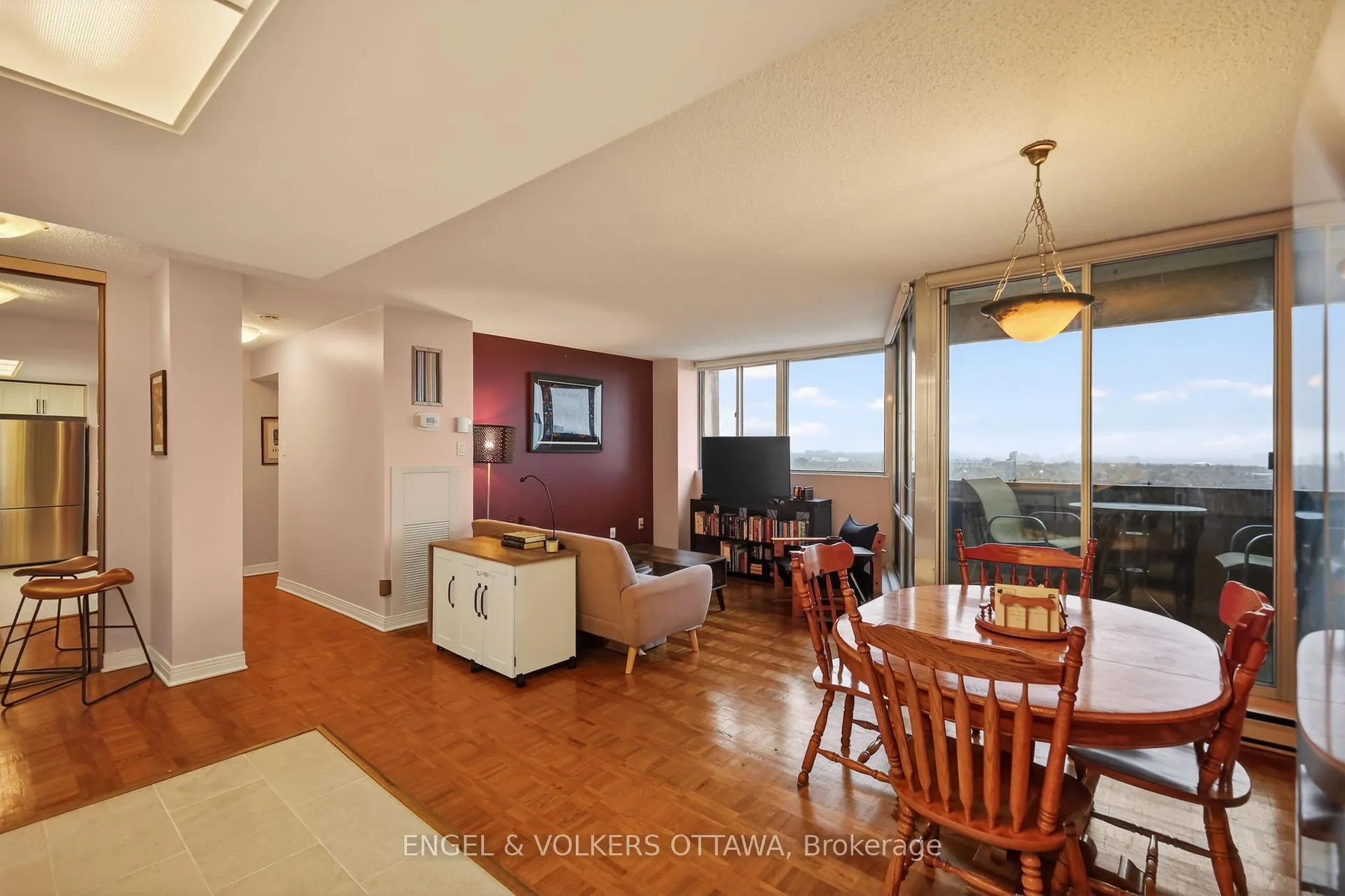 Photo 4 of Unit PH5, 530 Laurier Avenue W, Ottawa, Ottawa Centre — HOMEH
