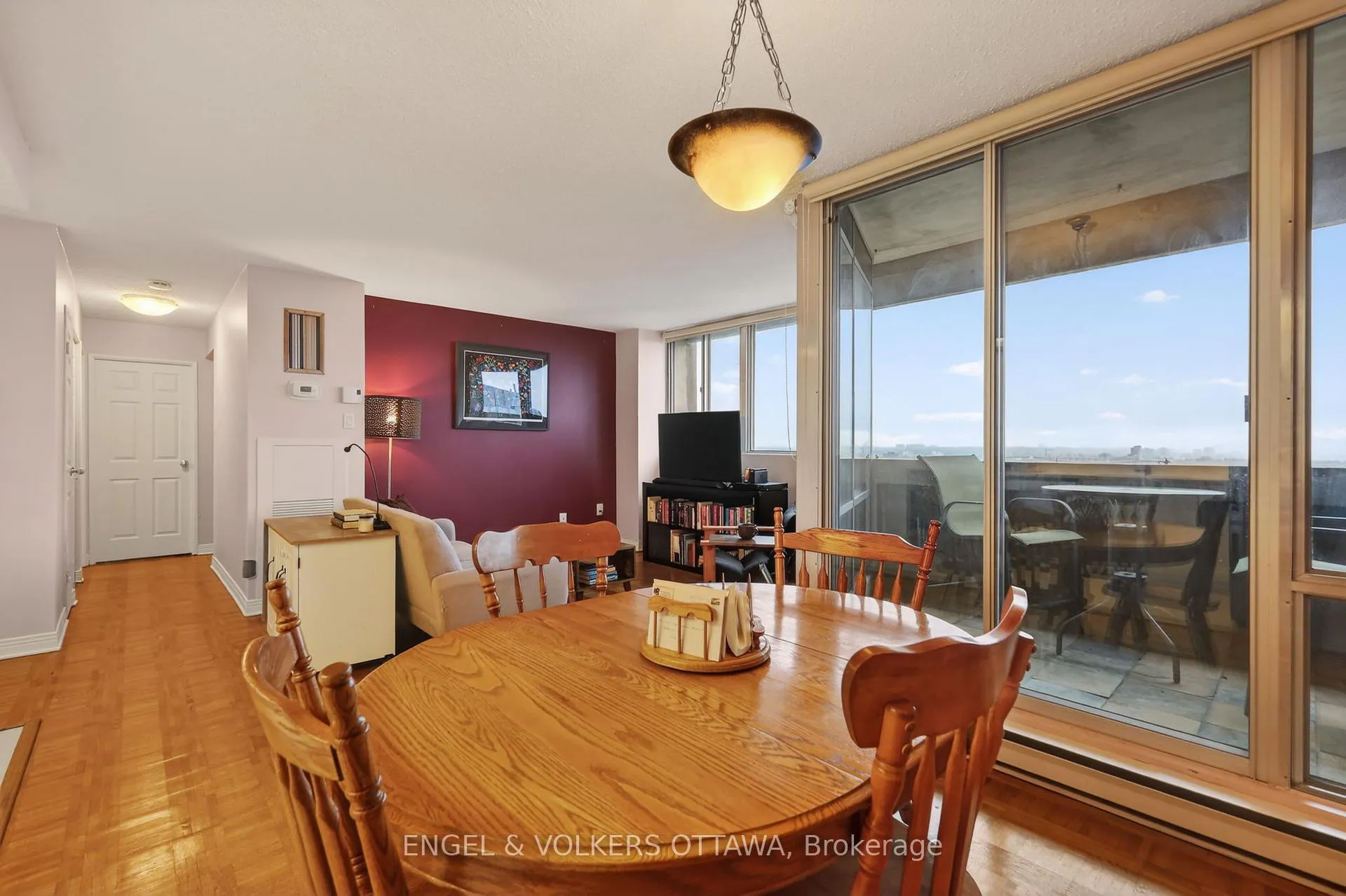 Photo 5 of Unit PH5, 530 Laurier Avenue W, Ottawa, Ottawa Centre — HOMEH
