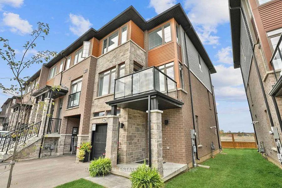 Photo 2 of Unit 226, 30 Times Square Boulevard, Hamilton, Stoney Creek — HOMEH