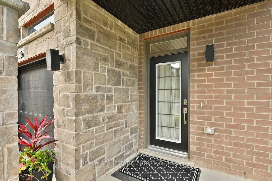 Photo 3 of Unit 226, 30 Times Square Boulevard, Hamilton, Stoney Creek — HOMEH