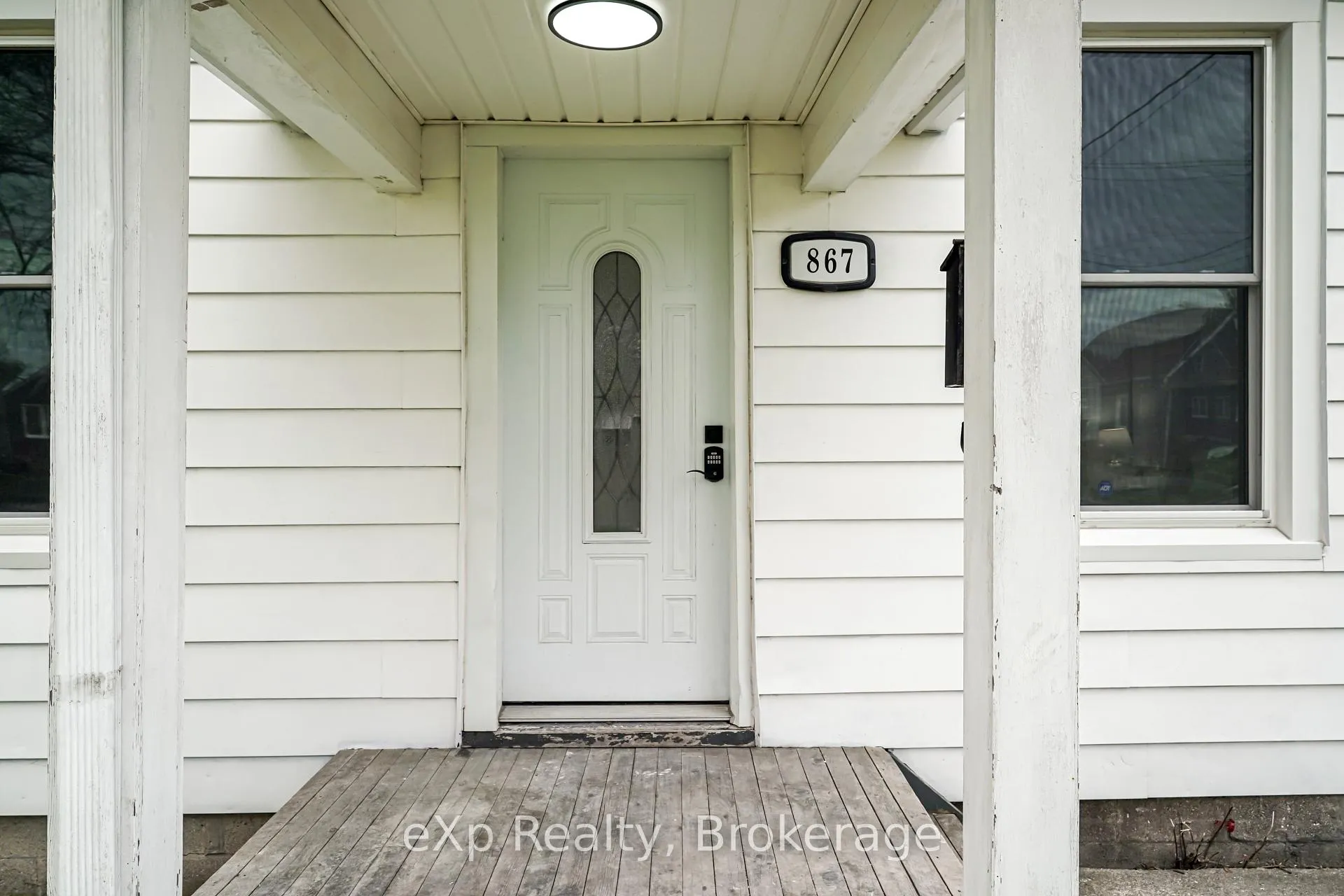 Photo 3 of 867 Devine Street, Sarnia — HOMEH