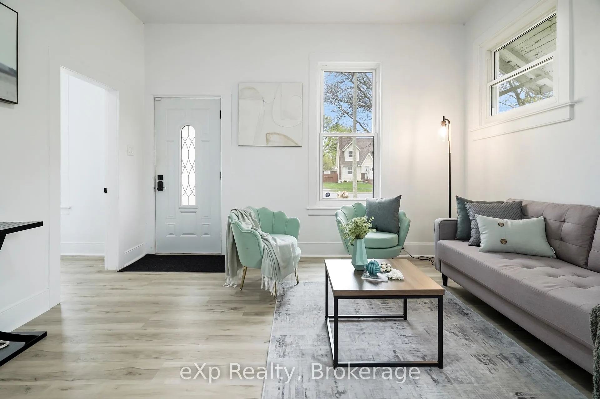 Photo 5 of 867 Devine Street, Sarnia — HOMEH
