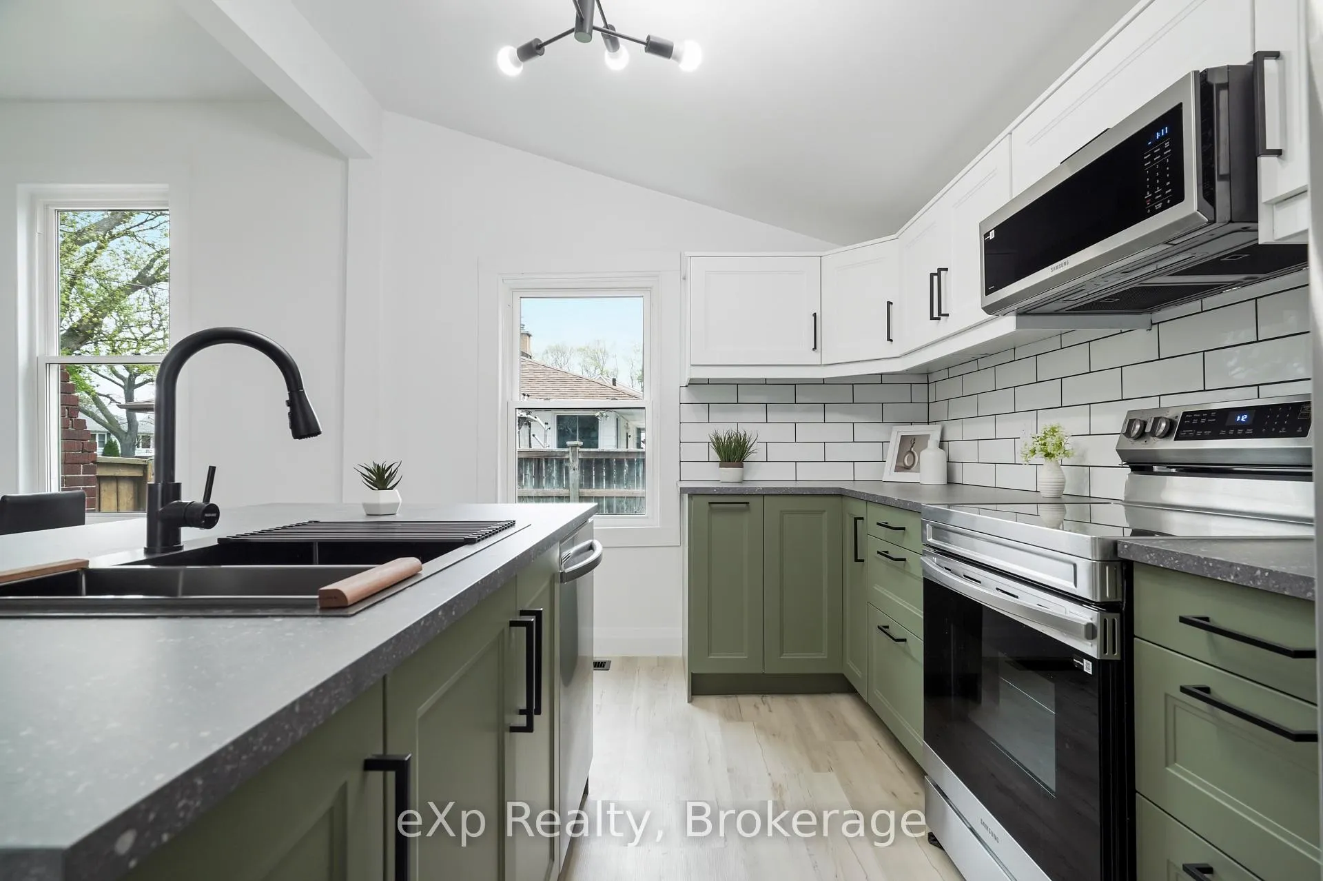 Photo 14 of 867 Devine Street, Sarnia — HOMEH