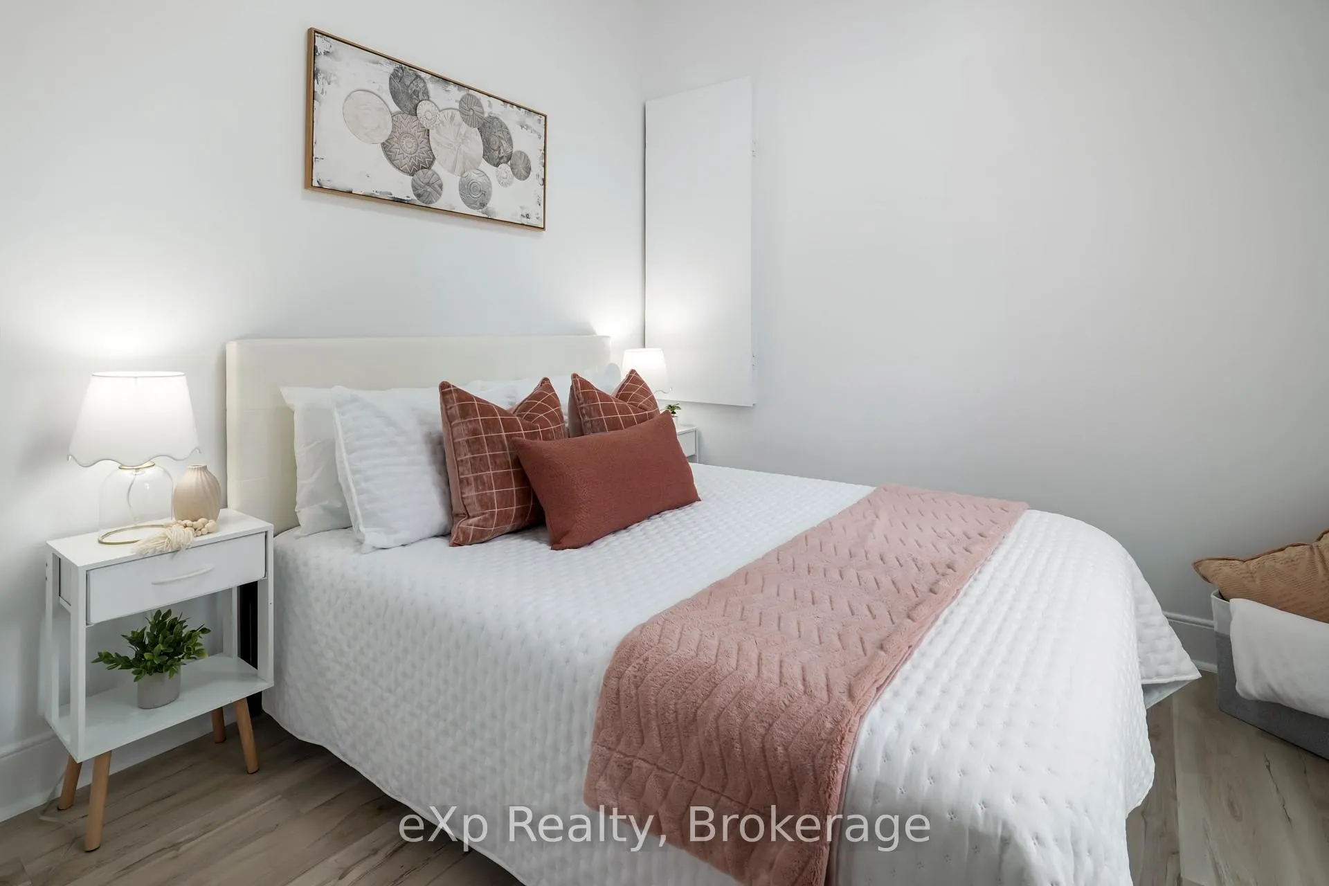 Photo 16 of 867 Devine Street, Sarnia — HOMEH