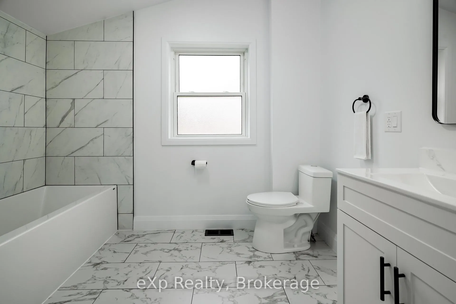 Photo 27 of 867 Devine Street, Sarnia — HOMEH